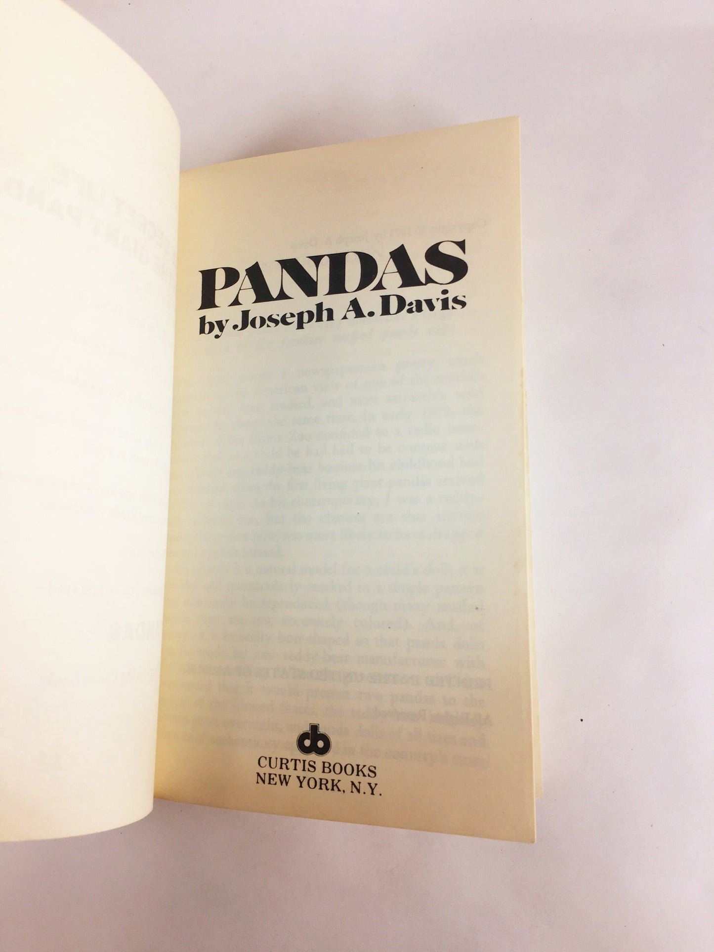 Pandas by Joseph Davis. Vintage children & young adult paperback book. Educational fun facts with photos.