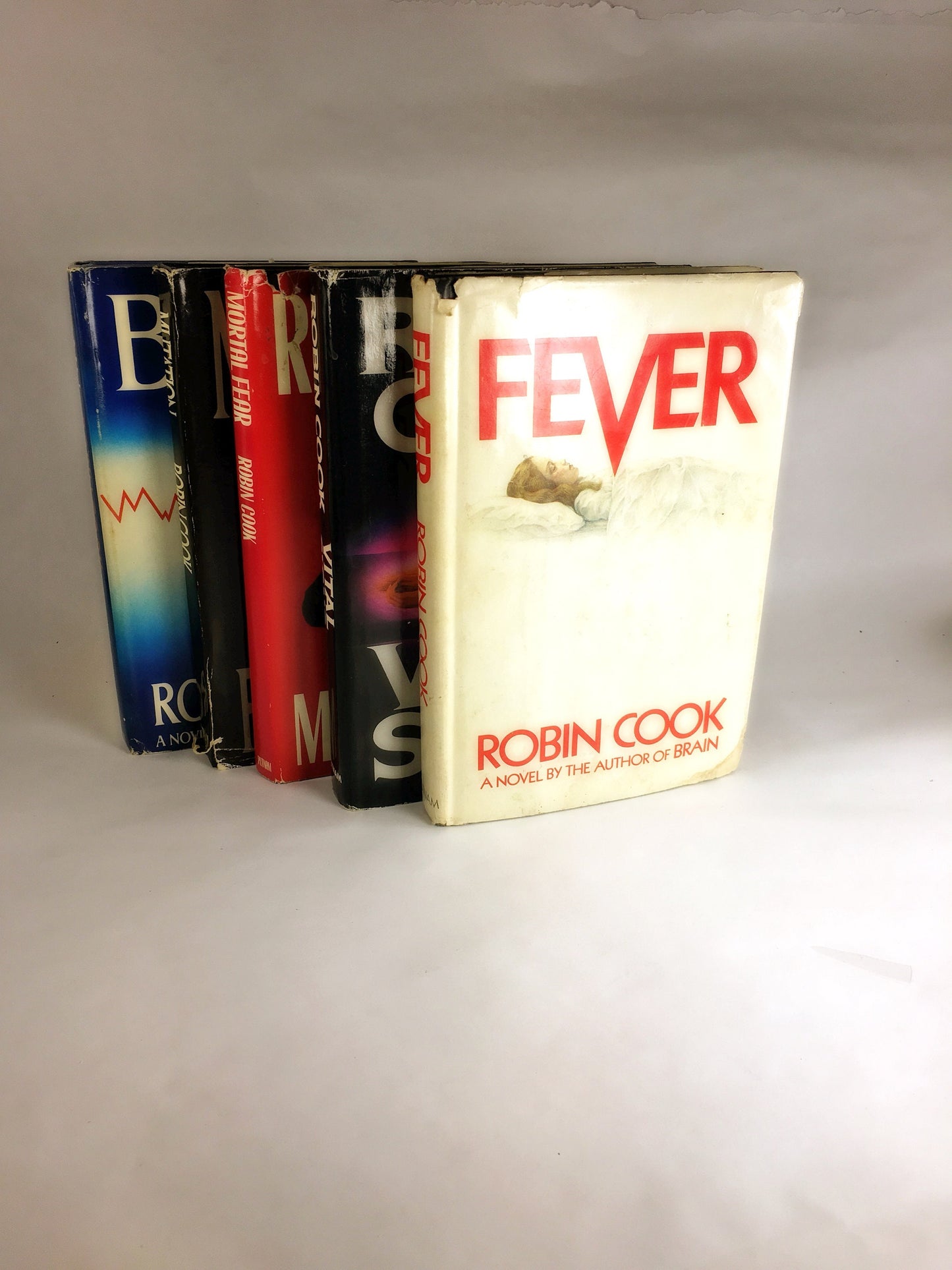1980s Robin Cook best selling novel set Fever, Brain, Vital Signs, Mortal Fear, Mutation. Vintage medical mystery thriller book lot. Gift