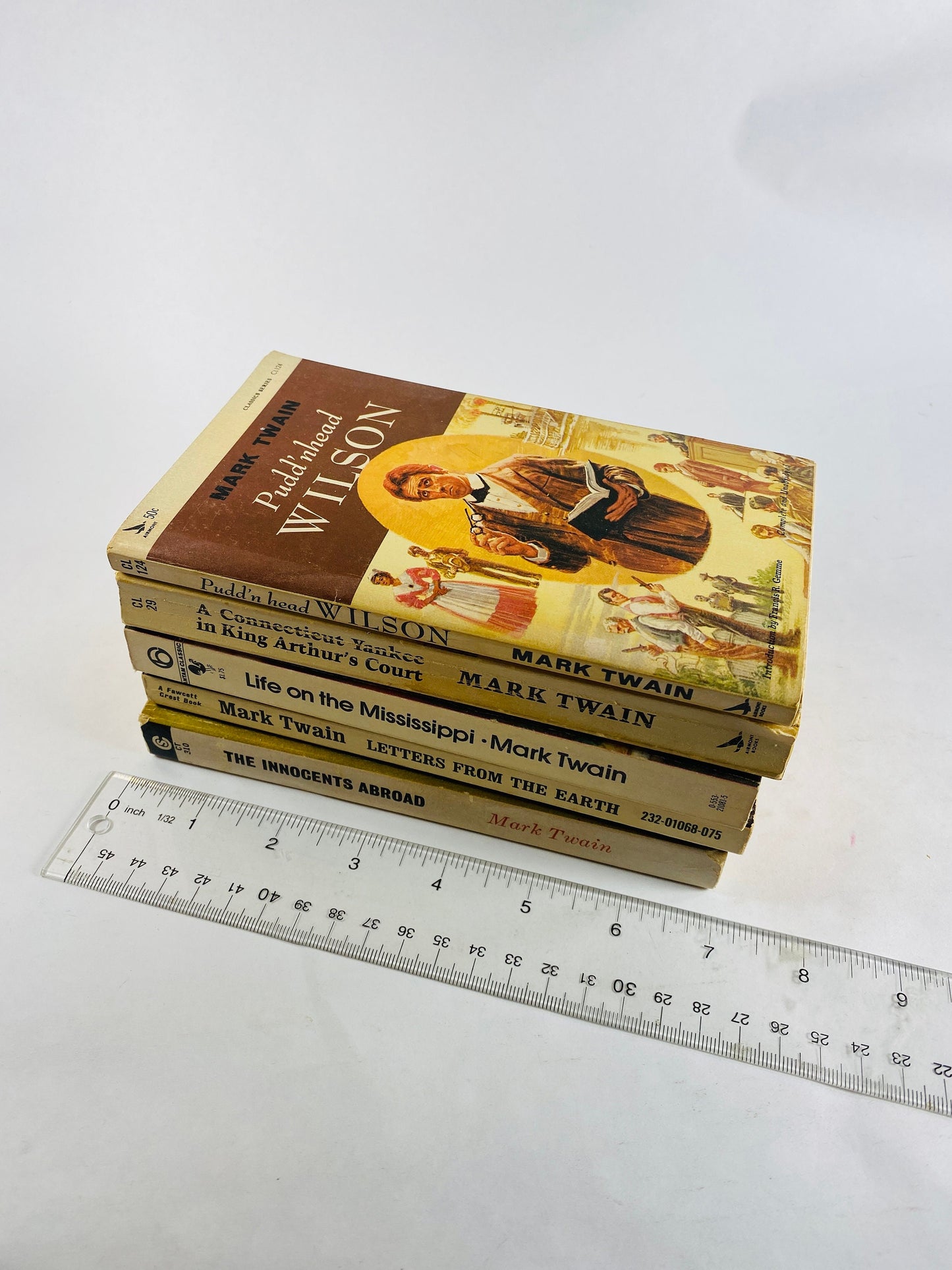 Mark Twain Vintage paperback book Innocents Abroad, Pudd'nhead Wilson, Life on Mississippi Connecticut Yankee in King Arthur Court, Letters
