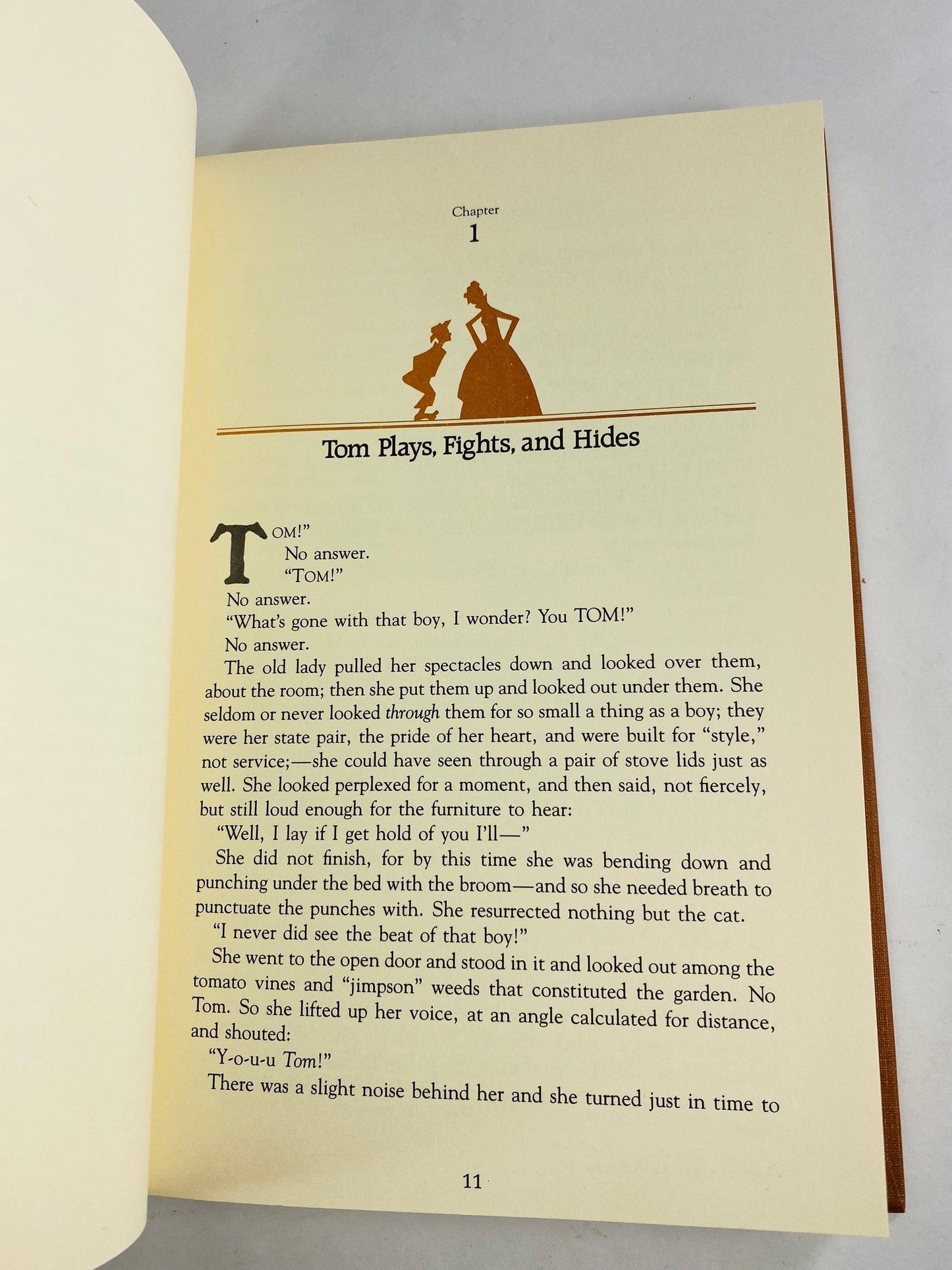 Adventures of Tom Sawyer by Samuel Clemens Mark Twain Vintage Reader's Digest book circa 1986. Brown & gold bookshelf decor