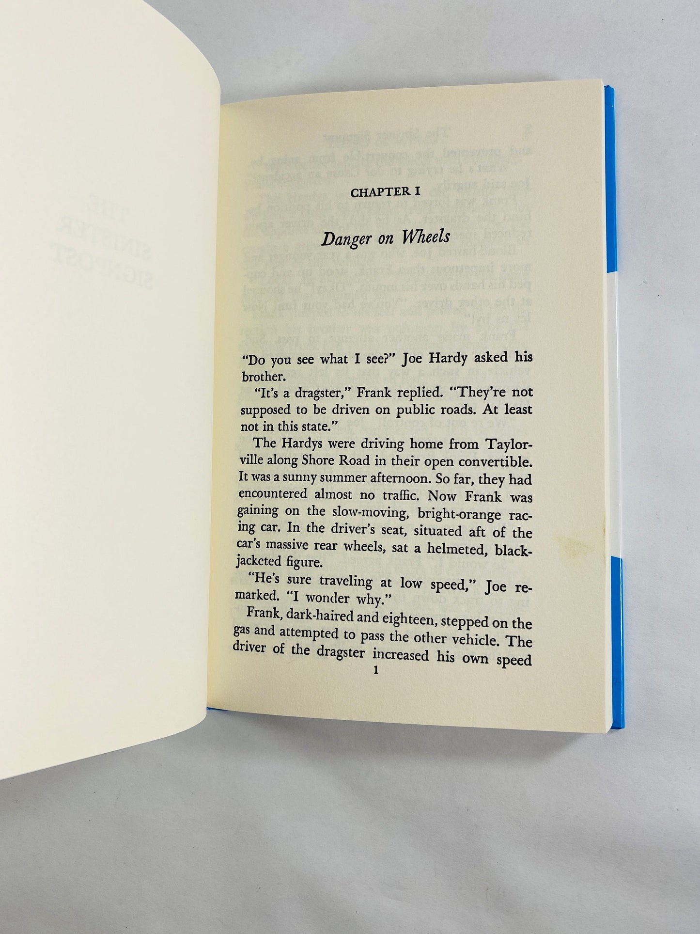Hardy Boys vintage books by Franklin Dixon Glossy Flashlight Picture cover books. Blue tween teen mystery series home reading