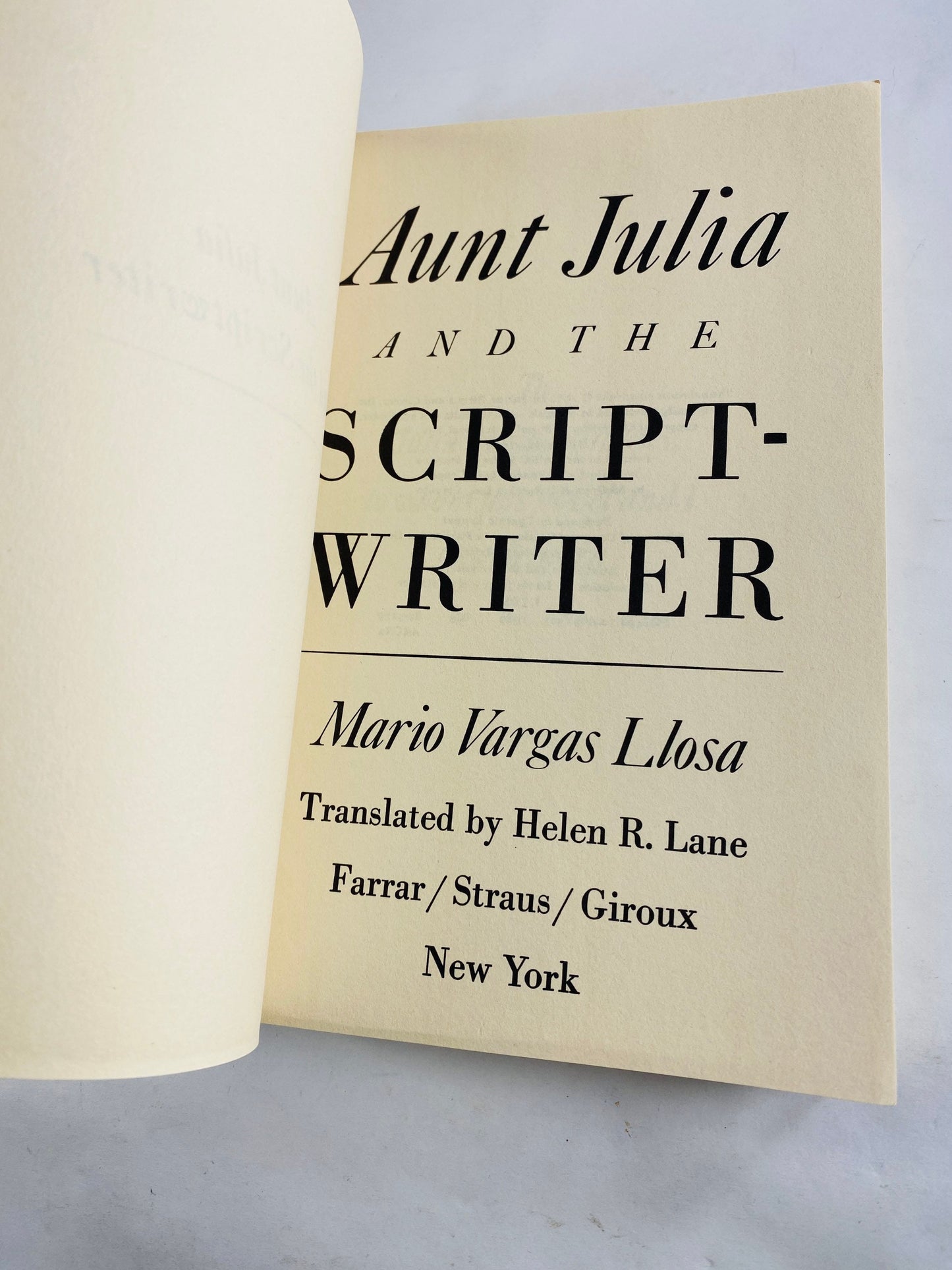 1982 Aunt Julia and the Scriptwriter by Mario Vargas Llosa Vintage paperback book set in Peru who has an affair with his aunt