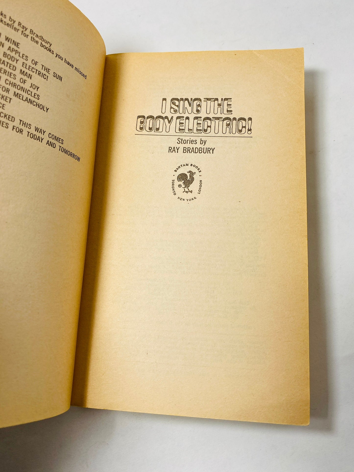Ray Bradbury I Sing the Body Electric EARLY PRINTING vintage Bantam paperback book circa 1971 Dark horror stories by a master storyteller