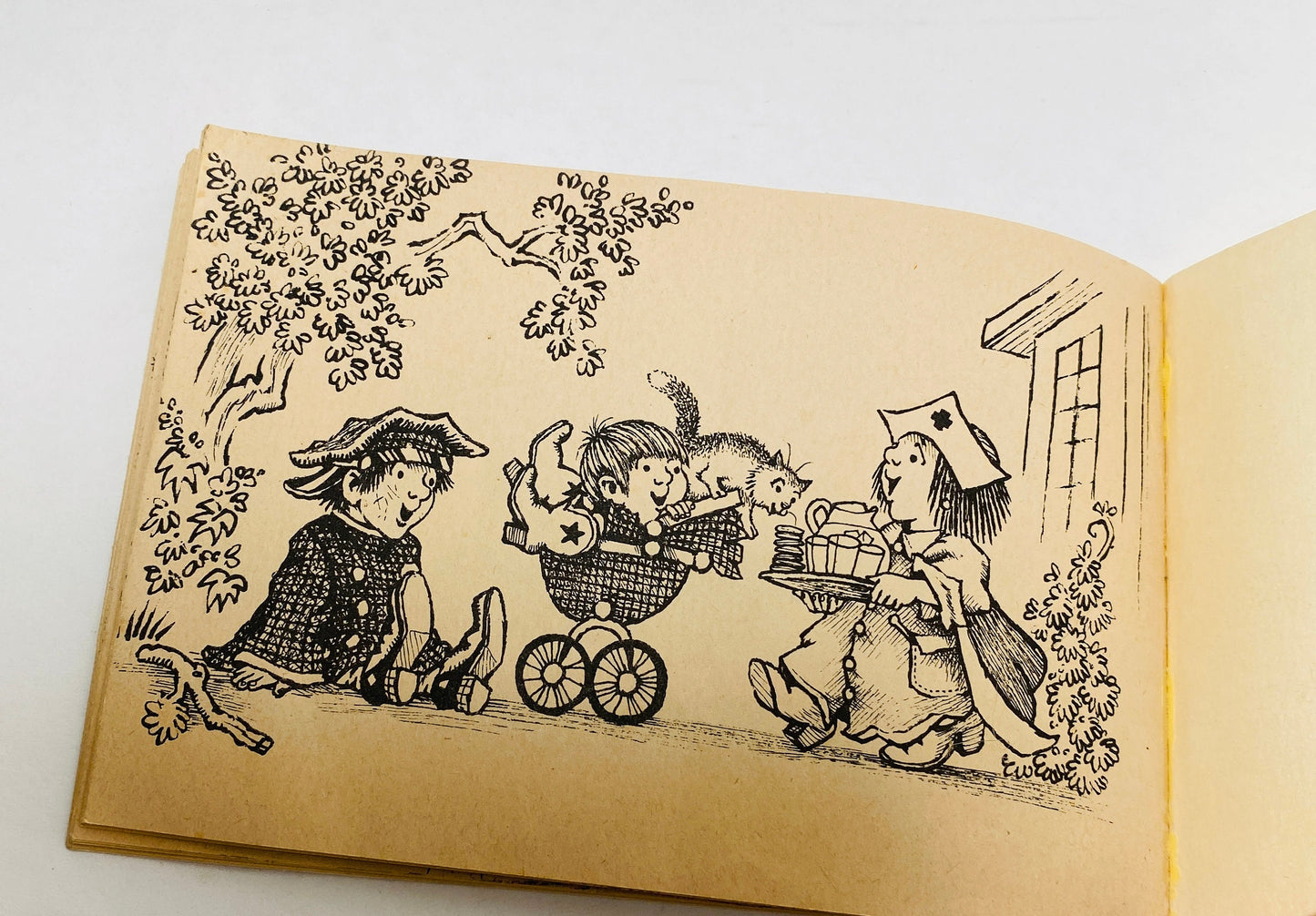 Great Cat Chase vintage small Scholastic paperback book by Mercer Mayer Vintage children's book circa 1974 FANTASTIC illustrations, wordless