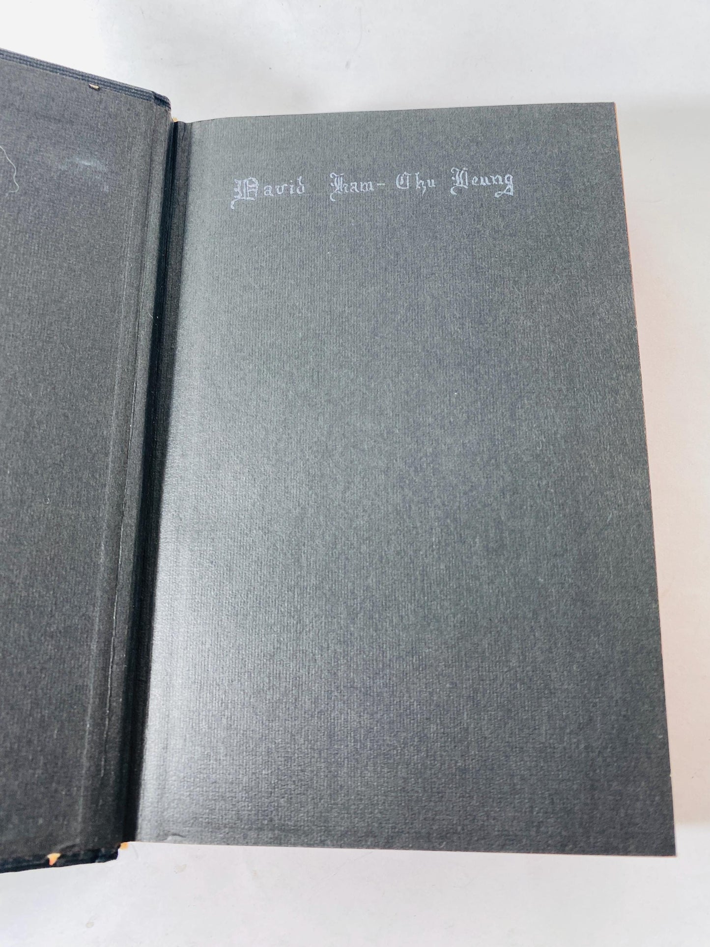 Holy Bible Old & New Testaments circa 1957 Vintage book w black cover Collins diligently revised by his Majesty's Special Command