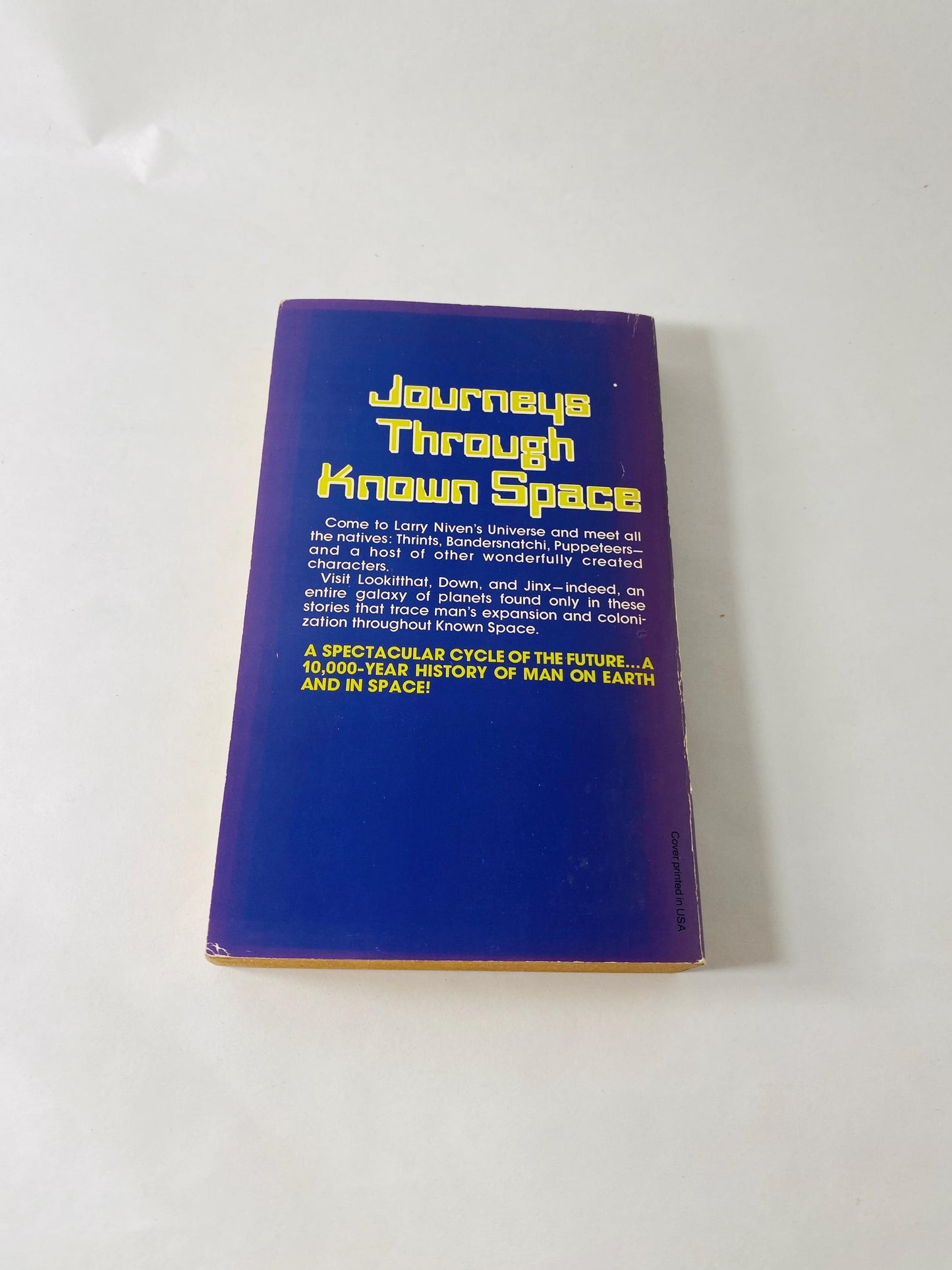 Neutron Star vintage paperback book by Larry Niven about Beowulf Shaeffer hired by aliens to investigate why others died near a neutron star