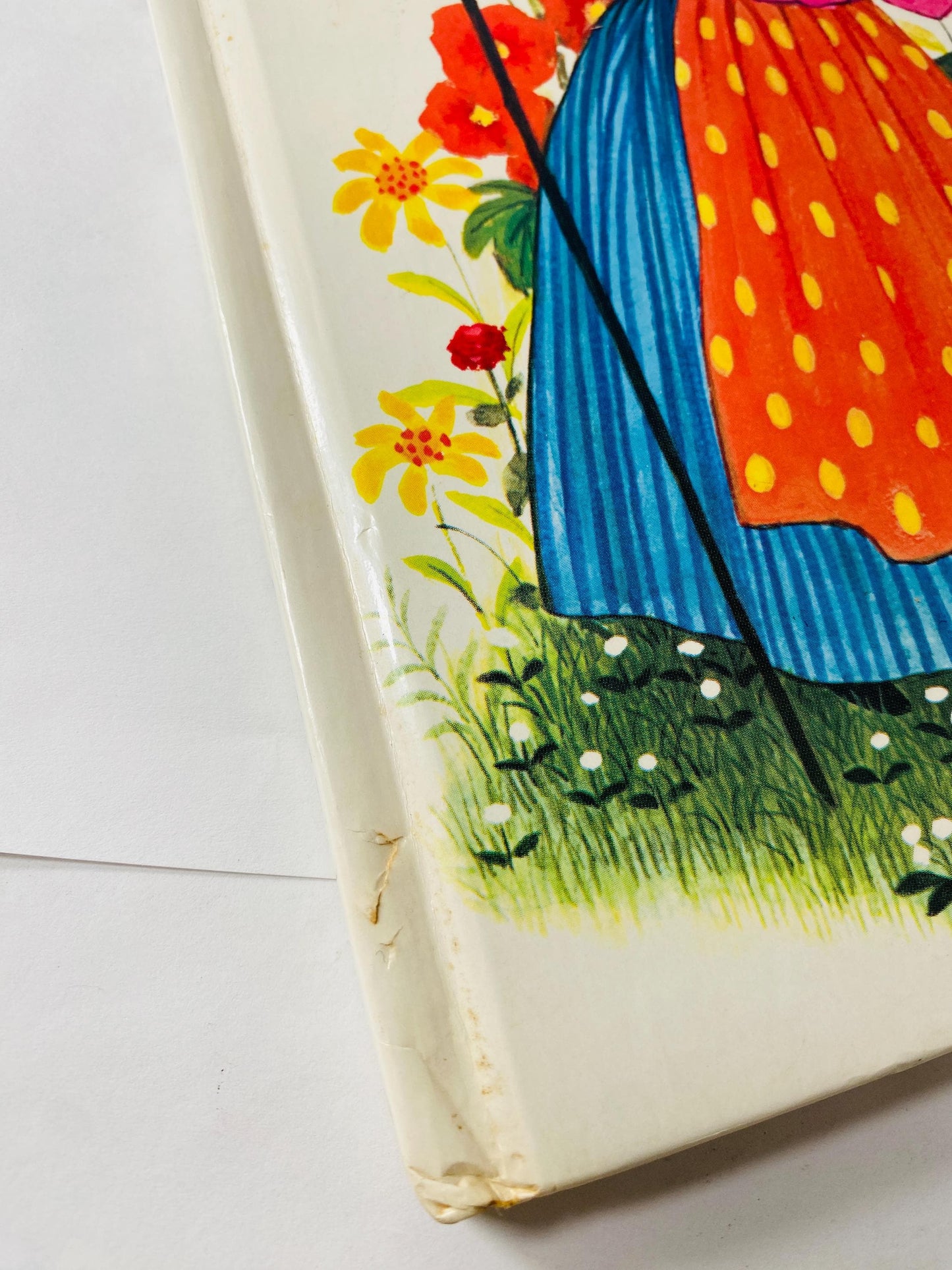 1982 Mother Goose LARGE vintage book illustrated by Gyo Fujikawa children's Fairy Tales Bedtime stories porch