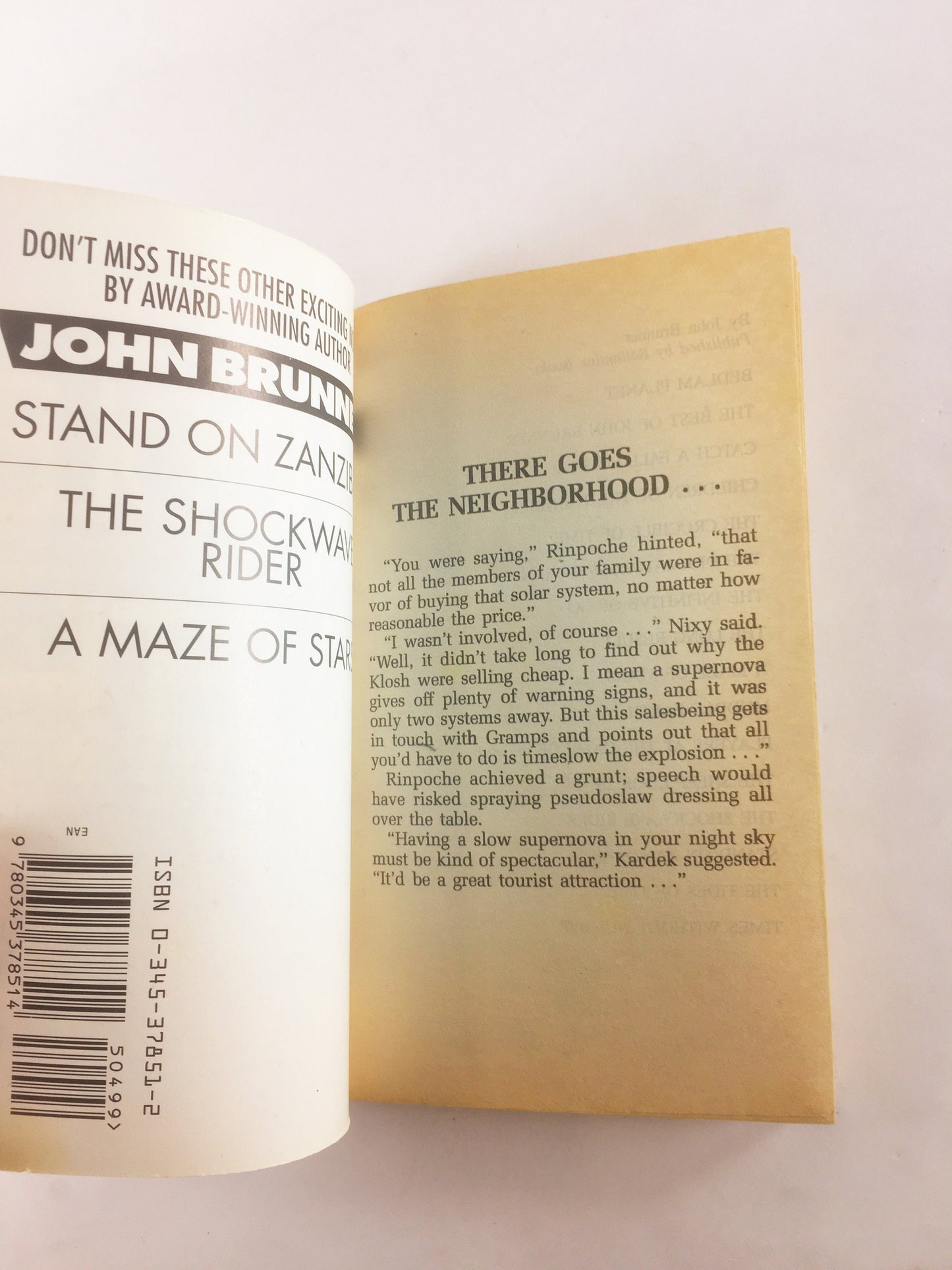 1993 Muddle Earth by John Brunner Science fiction book a man awakened from cryogenic suspension in the 24th century. Time Travel