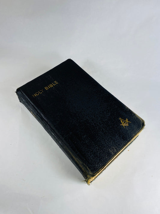 Freemasonry collectible vintage New York Bible Oxford press 1956. Secret ritual society. Masonic Lodge. King James Version