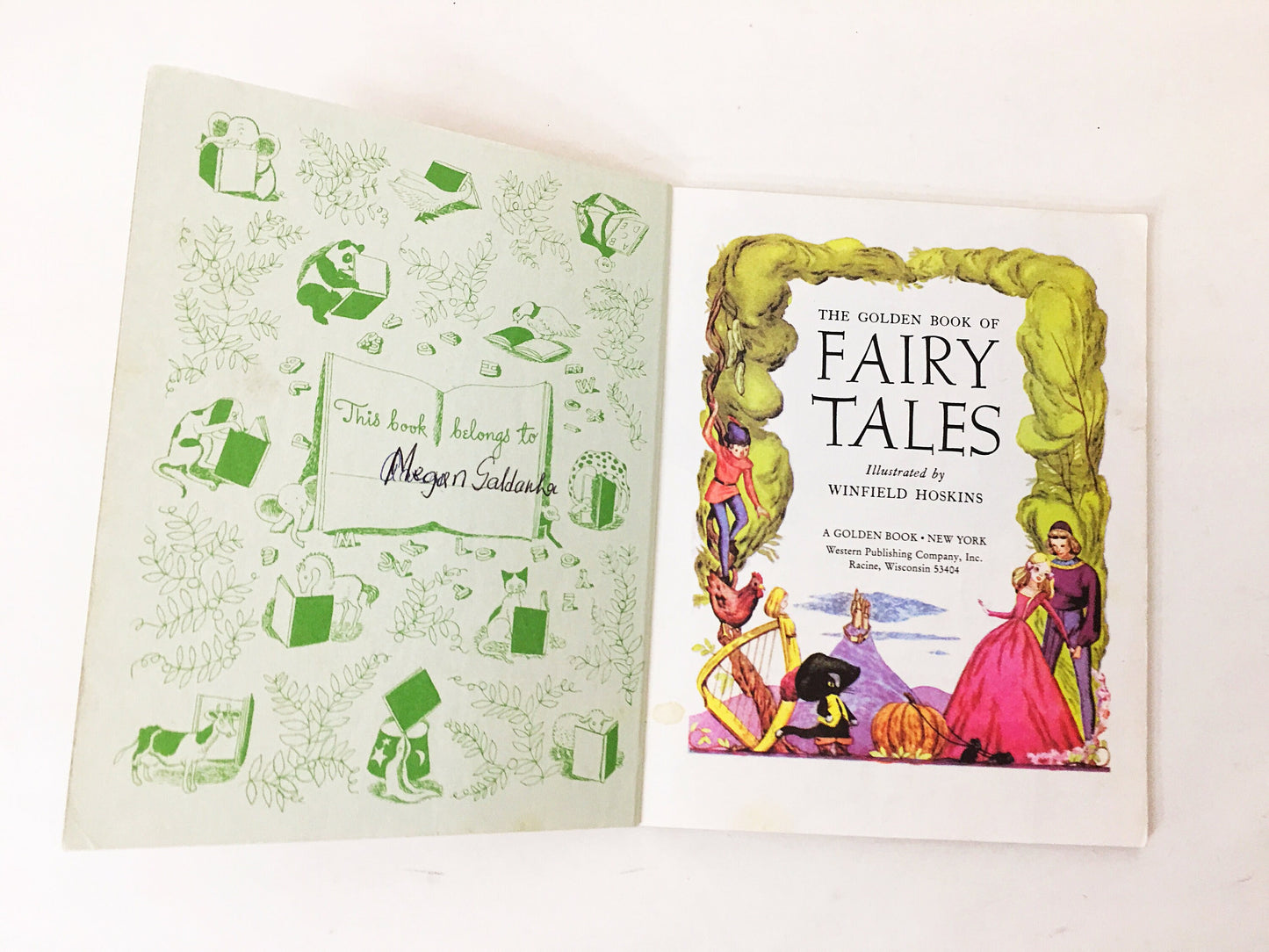The Golden Book of Fairy Tales. Illustrated with beautiful color lithos by Winifred Hoskins. Little Golden Book circa 1992. Vintage