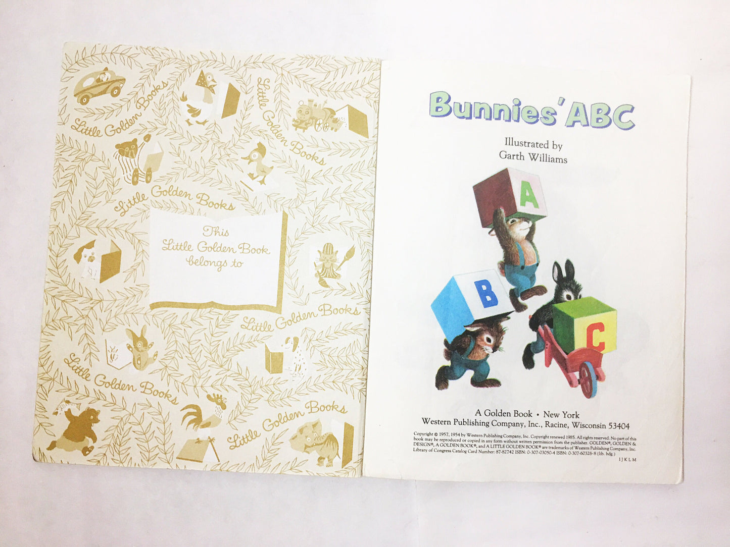 Garth Williams vintage book Bunnies' ABC Book. Little Golden Book. Children's book on learning the alphabet. At home reading