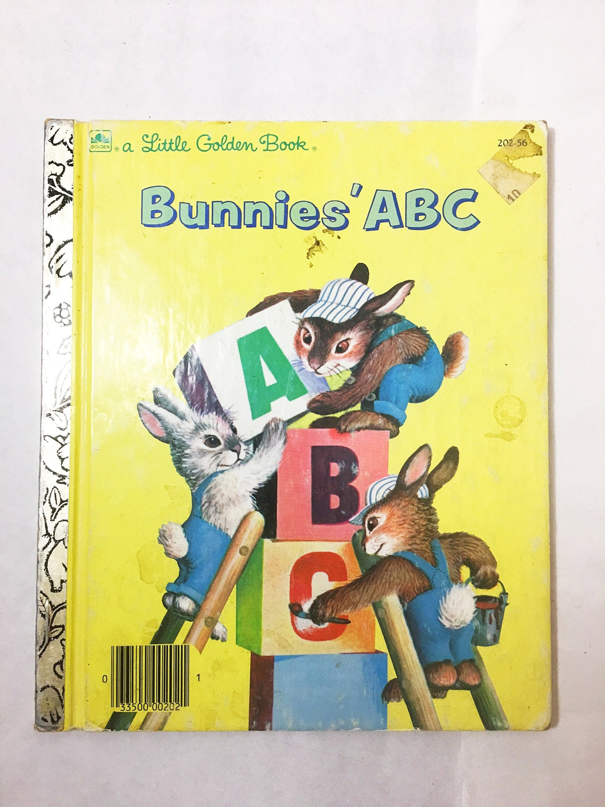 Garth Williams vintage book Bunnies' ABC Book. Little Golden Book. Children's book on learning the alphabet. At home reading