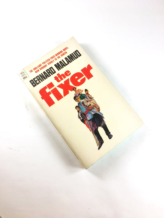 The Fixer by Malamud. EARLY PRINTING Vintage paperback book circa 1969. National Book Award and the Pulitzer Prize. Great Jewish novel