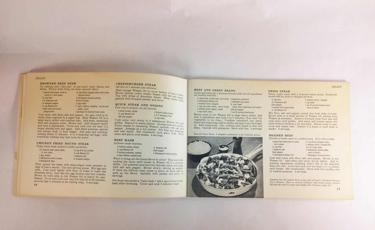 Skillet cookbook by Wesson Oil circa 1958. Vintage advertising booklet collectible. Perfect retro stocking stuffer!