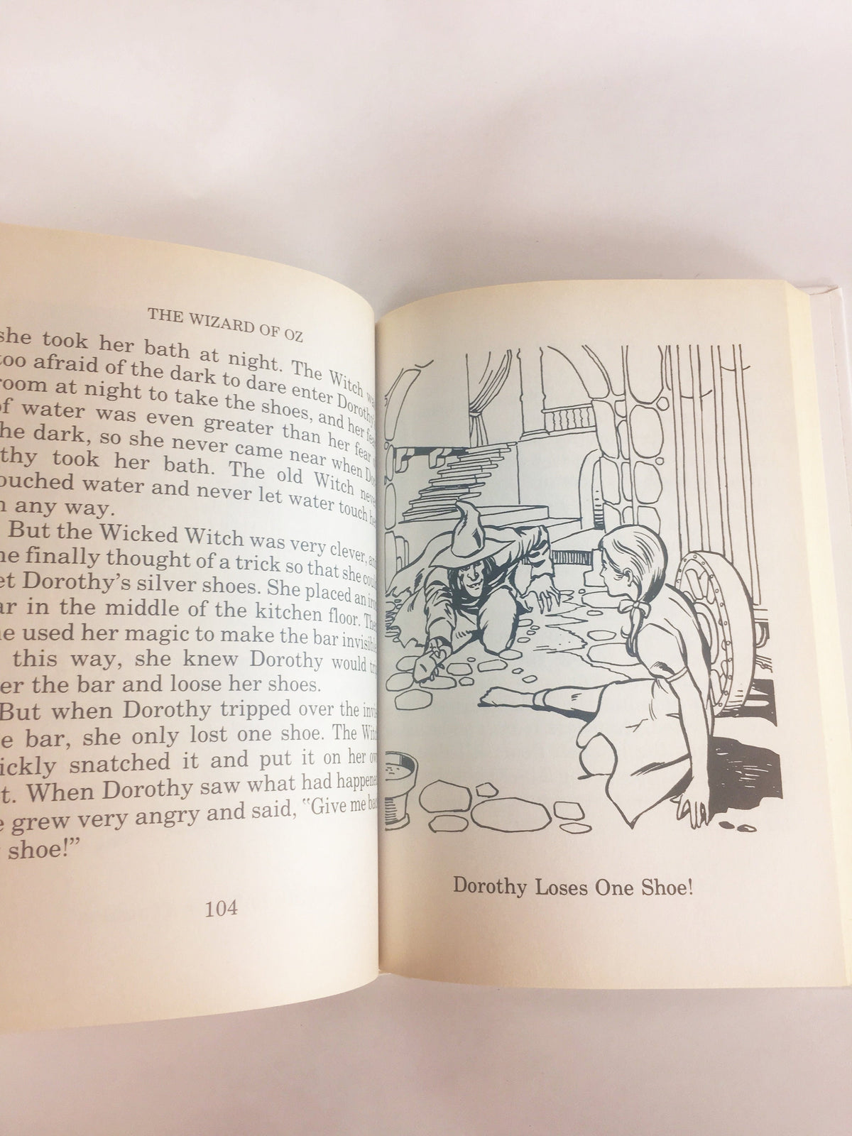 1989 Wizard of Oz by L Frank Baum. Vintage Classic Illustrated Book Series. Easter Passover gift. Bookshelf prop staging home decor