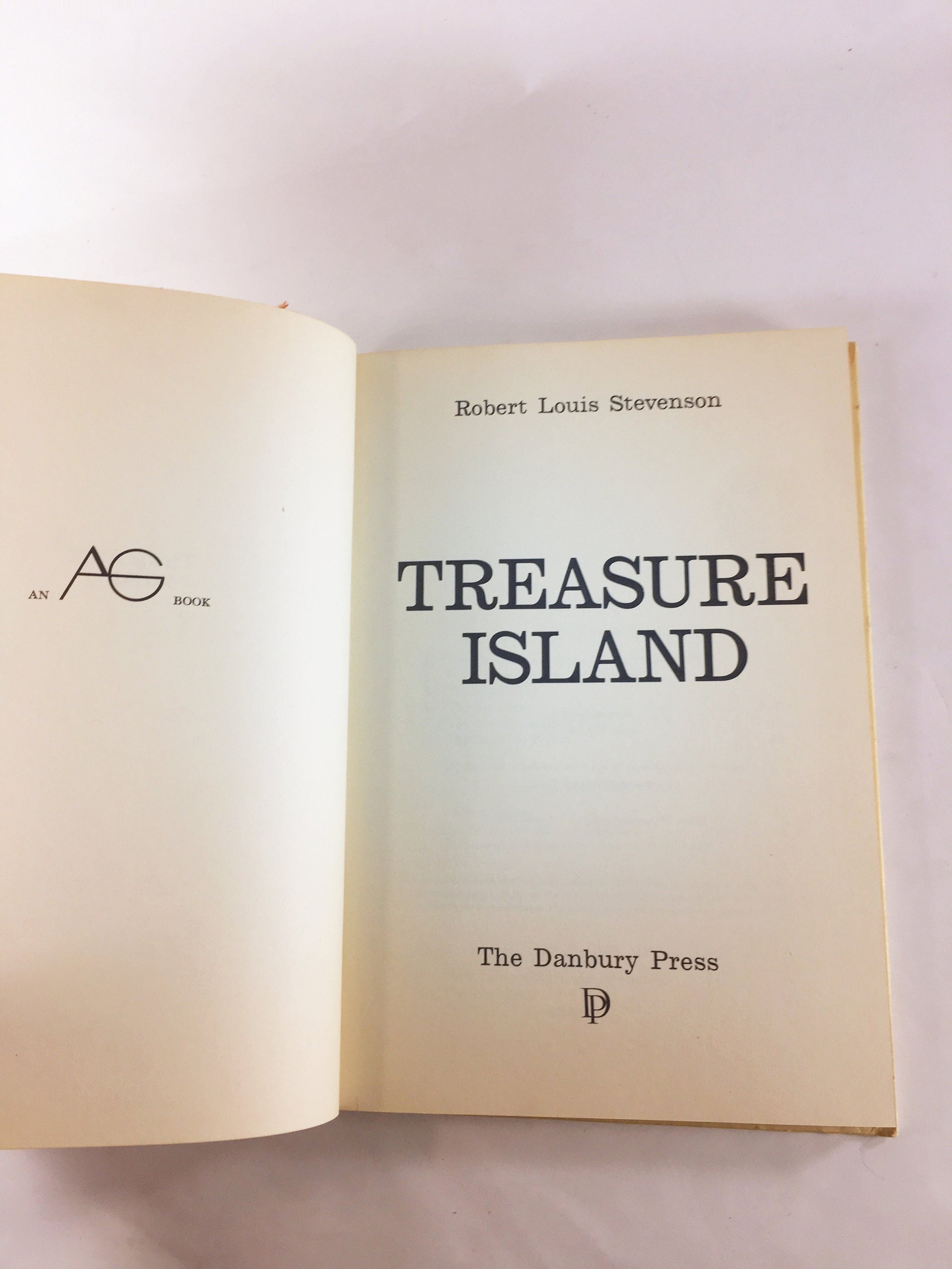 1973 Treasure Island by Robert Louis Stevenson. Vintage Danbury Press book Prop staging bookshelf decor. Children's adventure stories