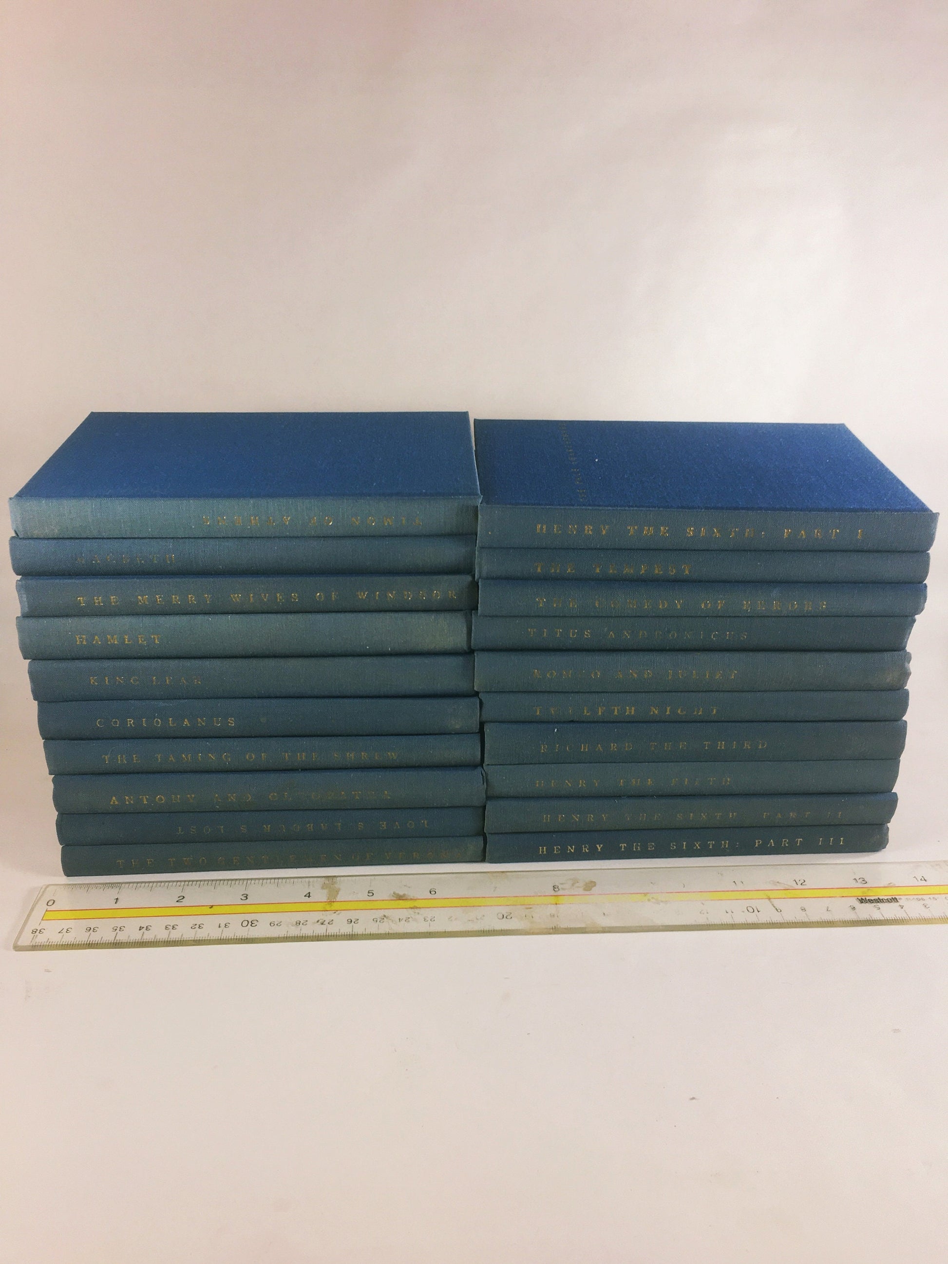 1956 Yale Shakespeare Blue book vintage books PICK ONE! Plays, poetry & sonnets King Lear Macbeth Romeo and Juliet Anthony and Cleopatra sky