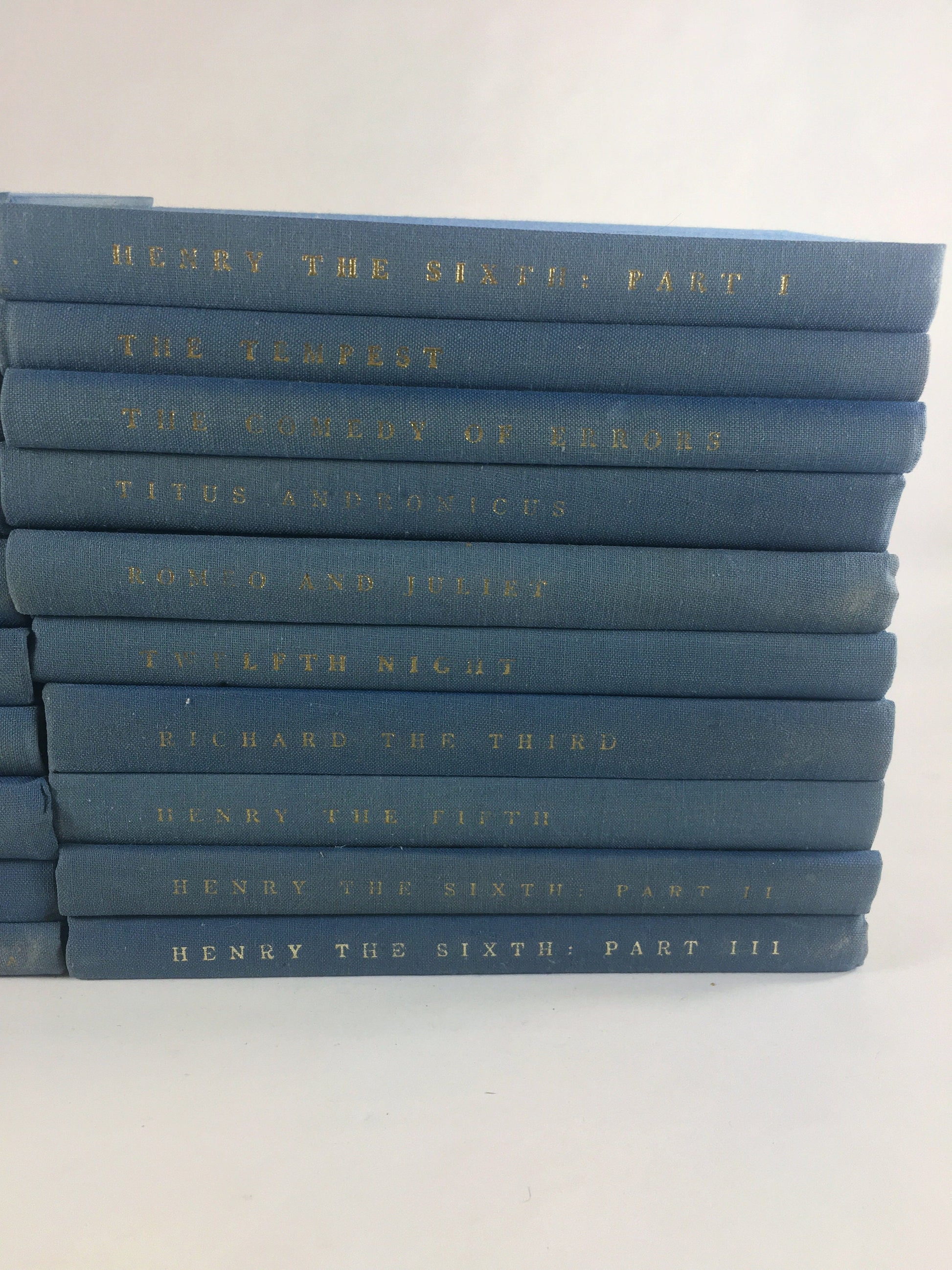 1961 Yale Shakespeare Blue book vintage books PICK ONE! Plays, poetry & sonnets. King Lear Macbeth Romeo and Juliet Anthony and Cleopatra