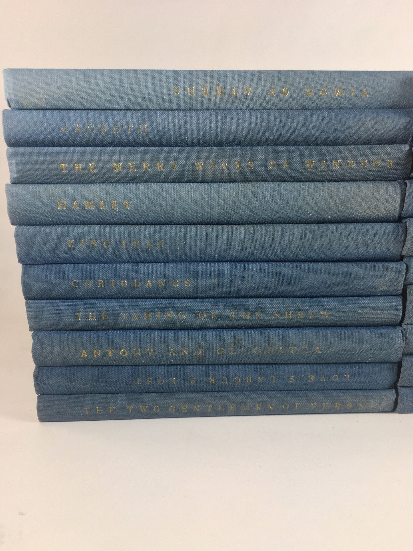 1956 Yale Shakespeare Blue book vintage books PICK ONE! Plays, poetry & sonnets King Lear Macbeth Romeo and Juliet Anthony and Cleopatra sky