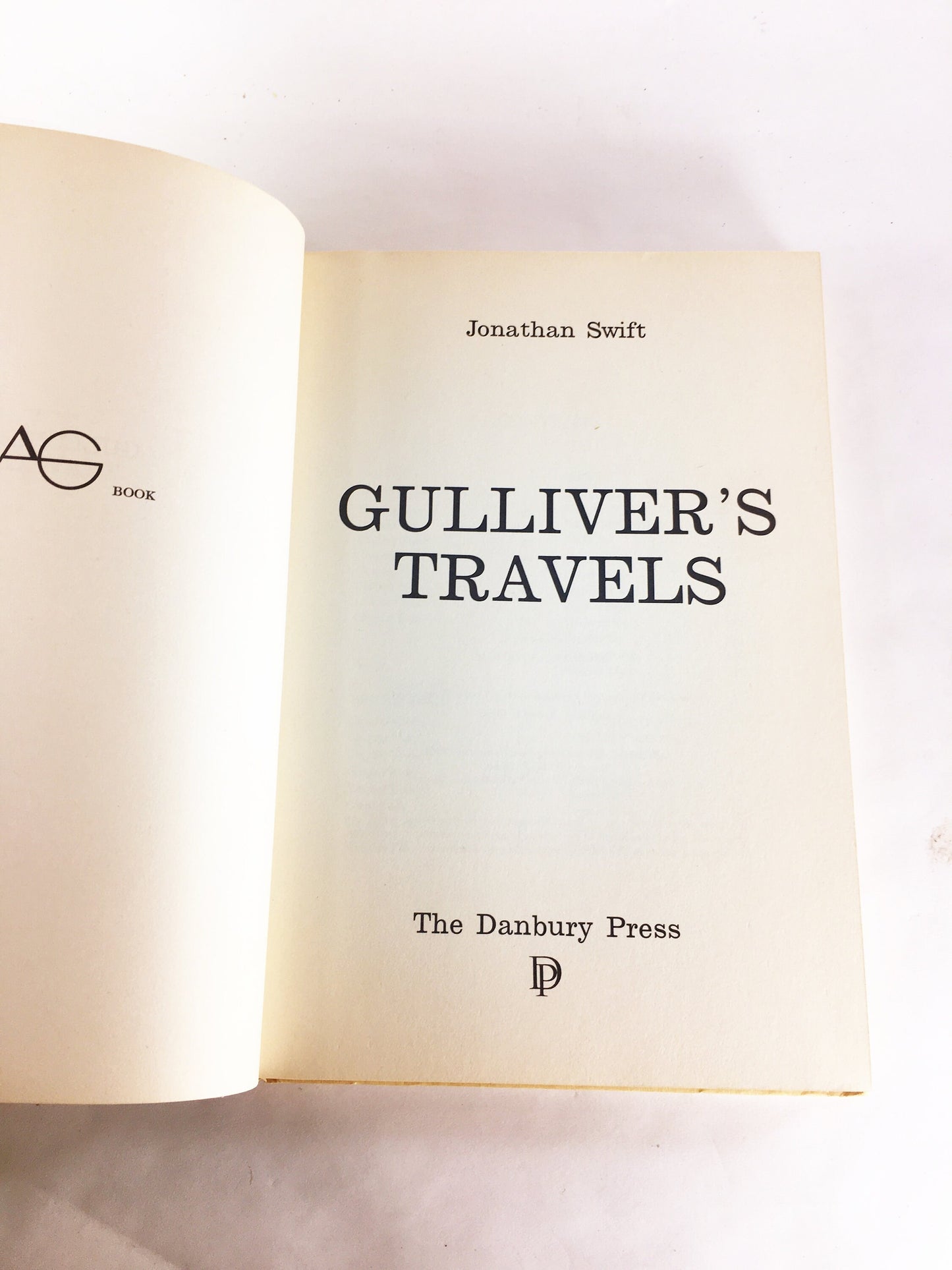 Last of the Mohicans, Tom Sawyer, Gulliver's Travels Vintage Danbury Press children's book circa 1973. Swift, Twain & James Fenimore Cooper