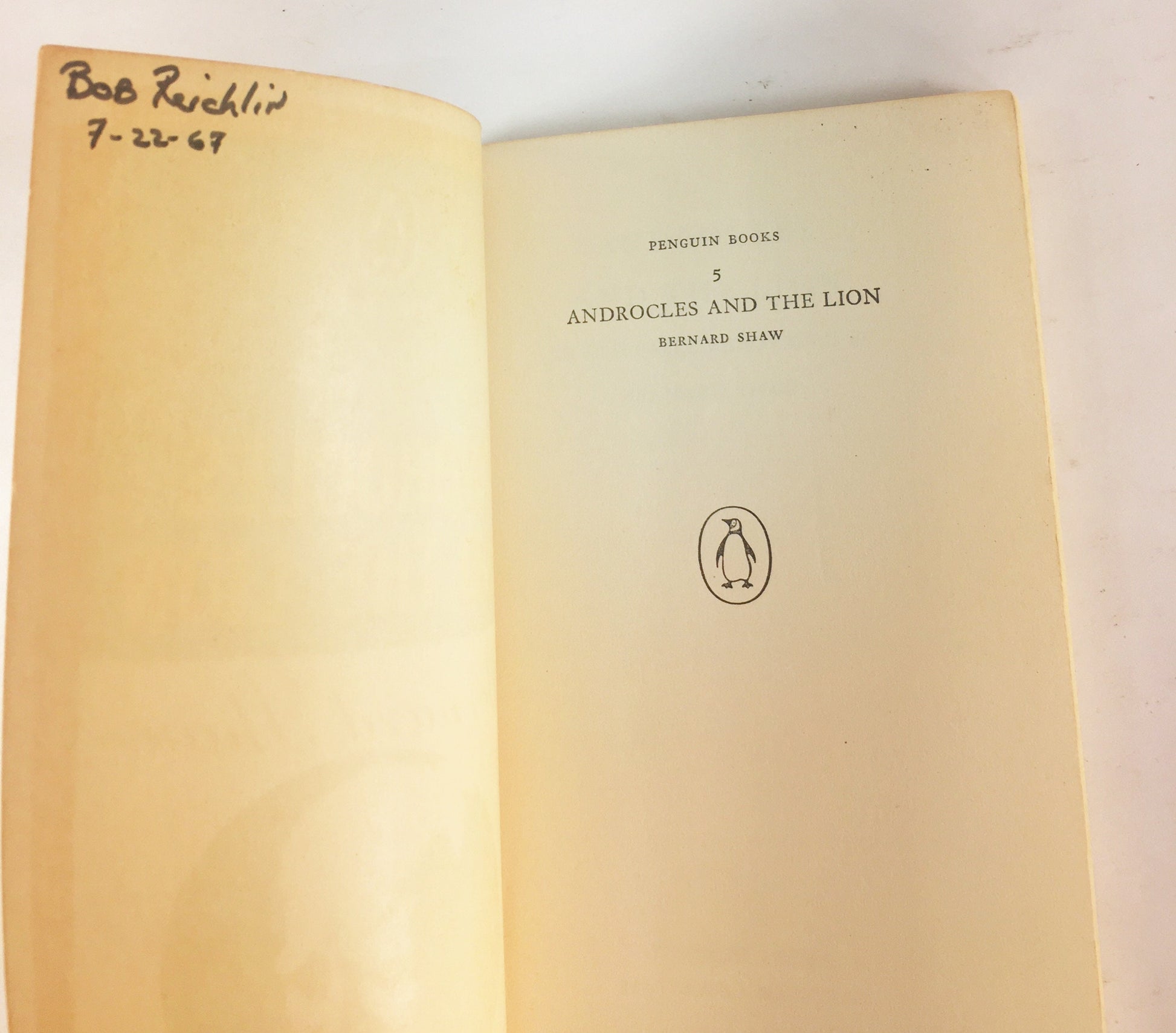 1960 George Bernard Shaw Androcles and the Lion. Vintage Penguin paperback book about Christians being led to the Colosseum for torture.