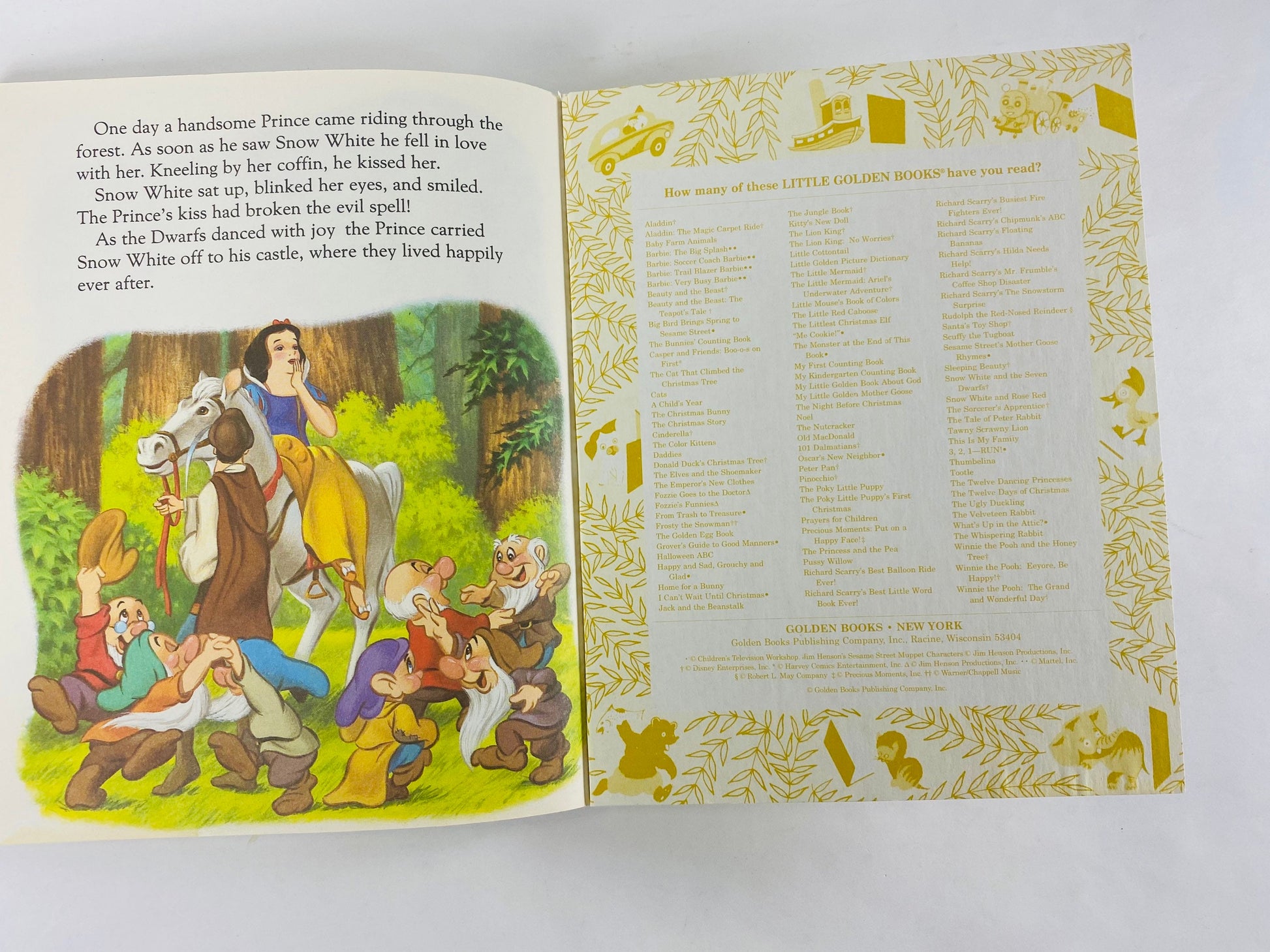 Snow White and the Seven Dwarfs book circa 1993. Walt Disney Little Golden Book vintage children's princess book. Bedtime stories