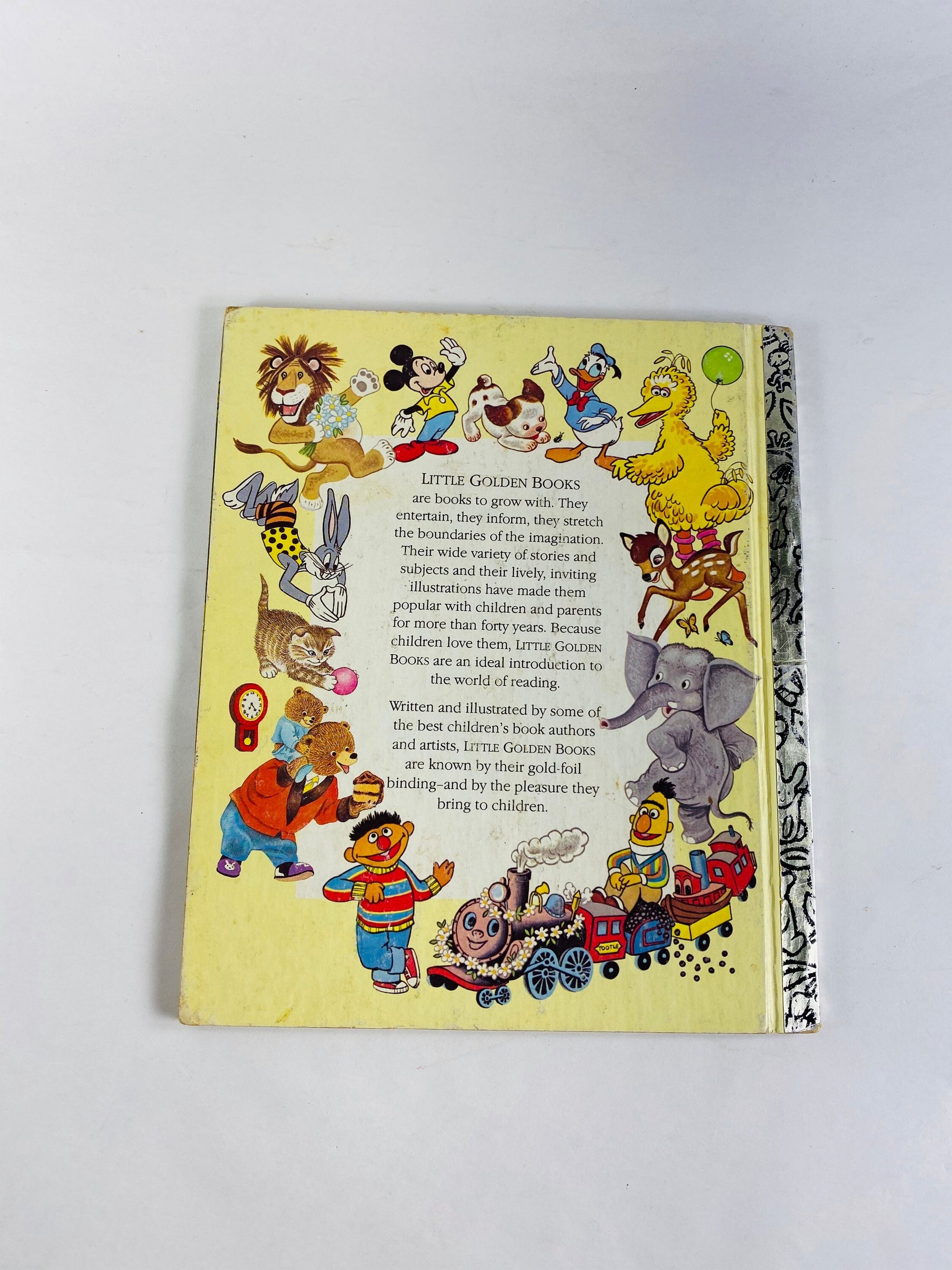 1987 Bugs Bunny Pink Flamingos Vintage Little Golden Book with Elmer Fudd, Porky Pig, Daffy Duck, Petunia Pig. Looney Tunes