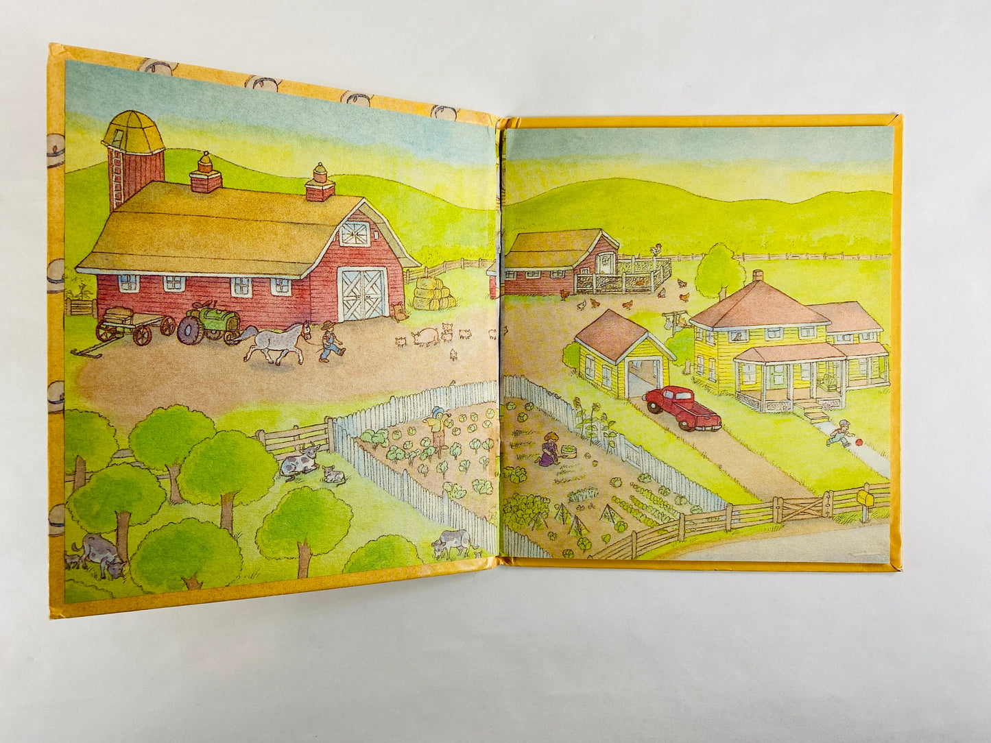 Henrietta and the Hat Rand McNally Elf Book. Vintage book circa 1985. Little Golden Book. Mabel Watts. Nursery decor. Book lover gift