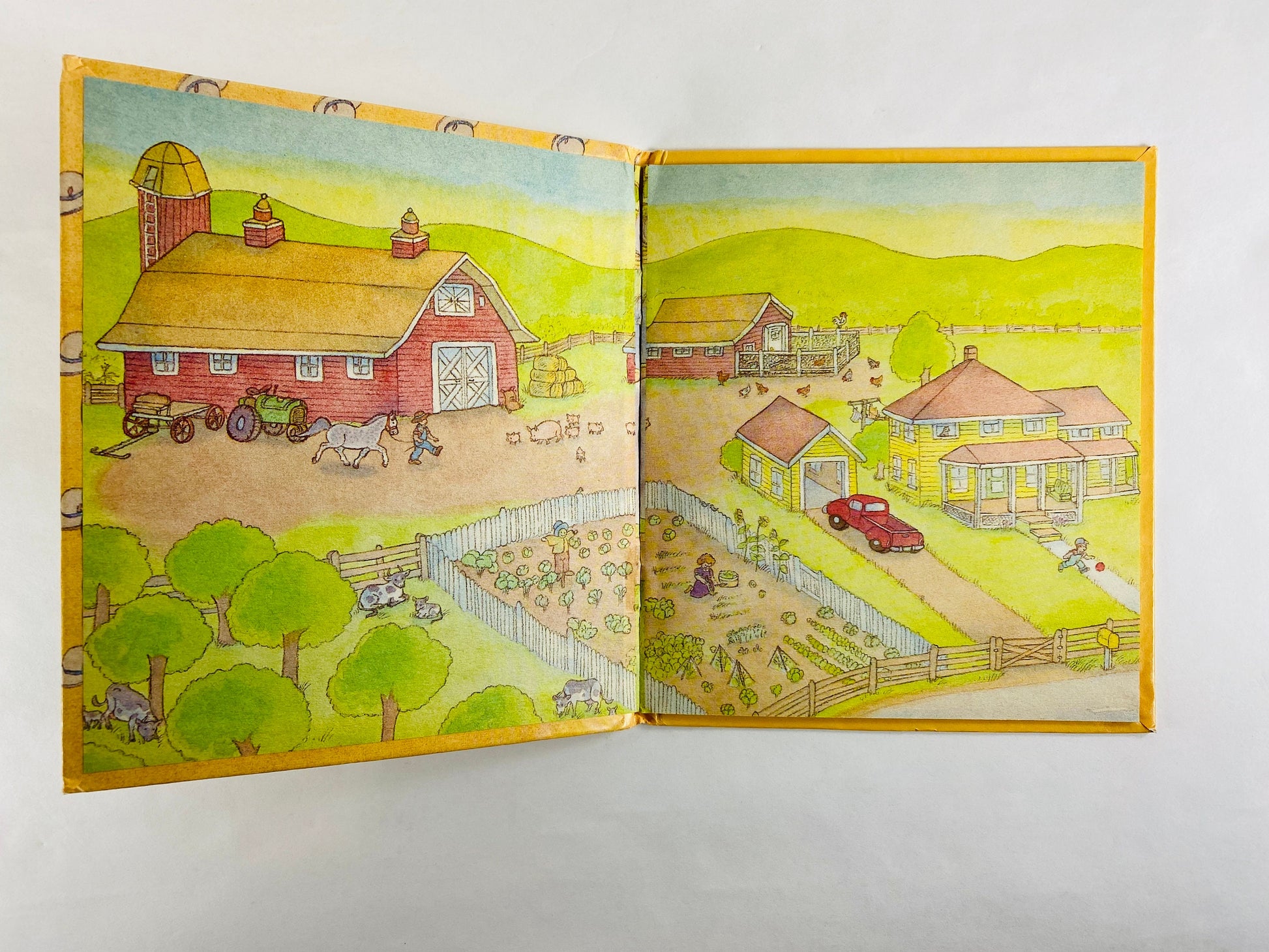 Henrietta and the Hat Rand McNally Elf Book. Vintage book circa 1985. Little Golden Book. Mabel Watts. Nursery decor. Book lover gift