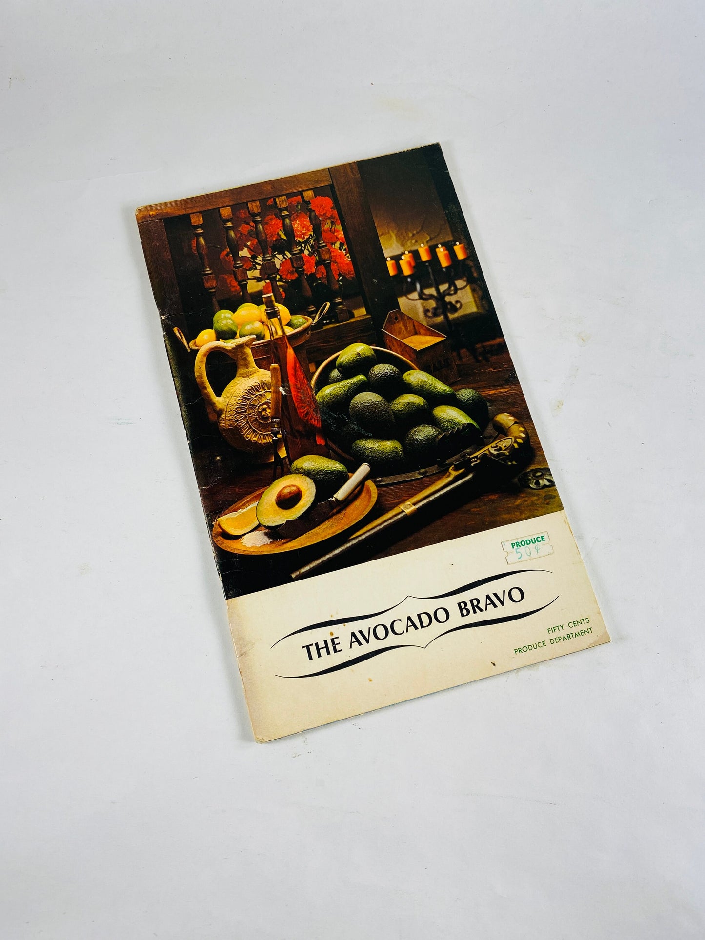 Avocado vintage California cookbook booklet featuring Avocado Bravo, its history, plant instructions and recipes. Aquacates Rellenos salsas