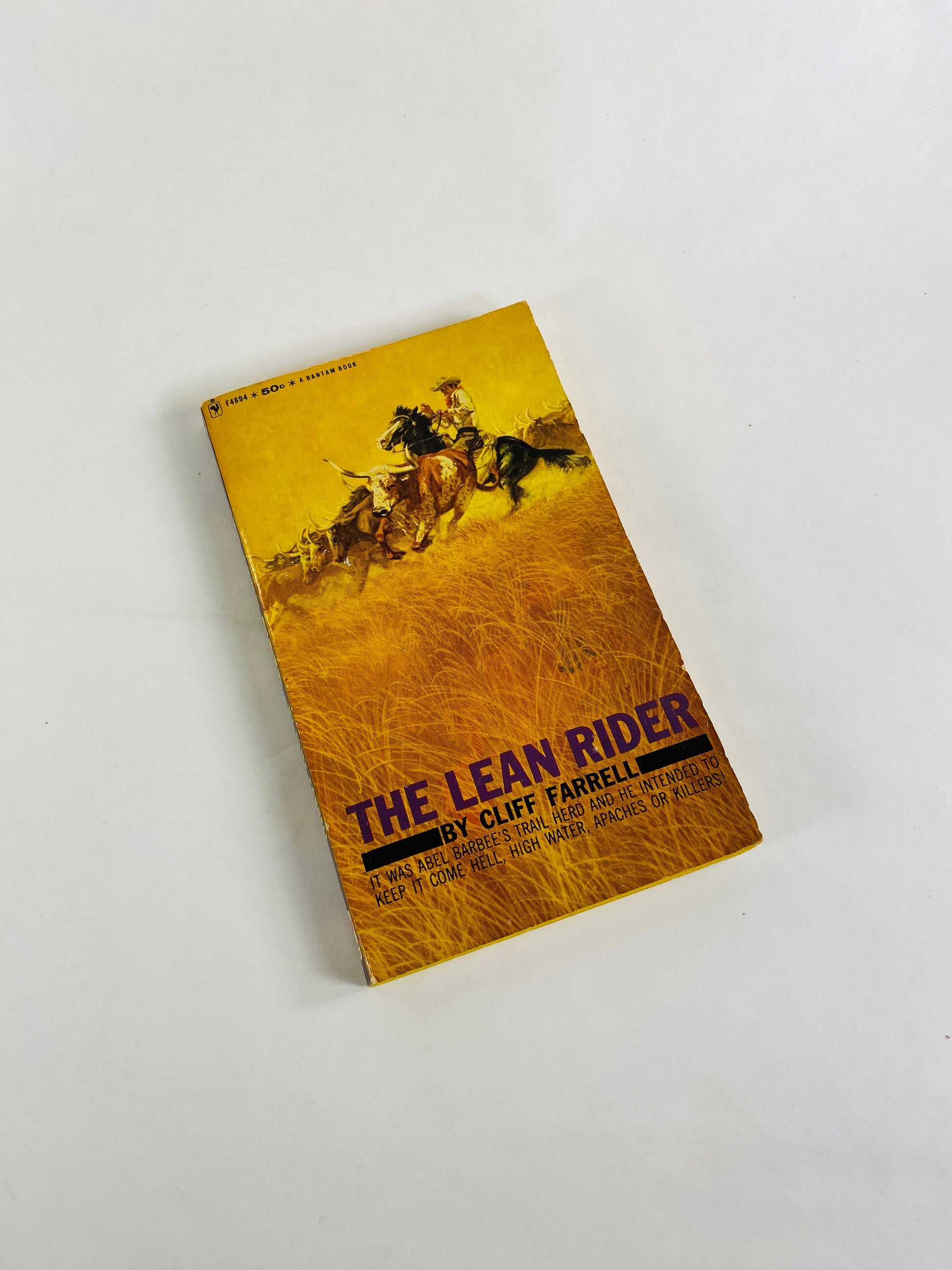 Texas Abel Barbee's trail herd had to make it through Apache country while fighting gangs. The Lean Rider by Cliff Farrell paperback book