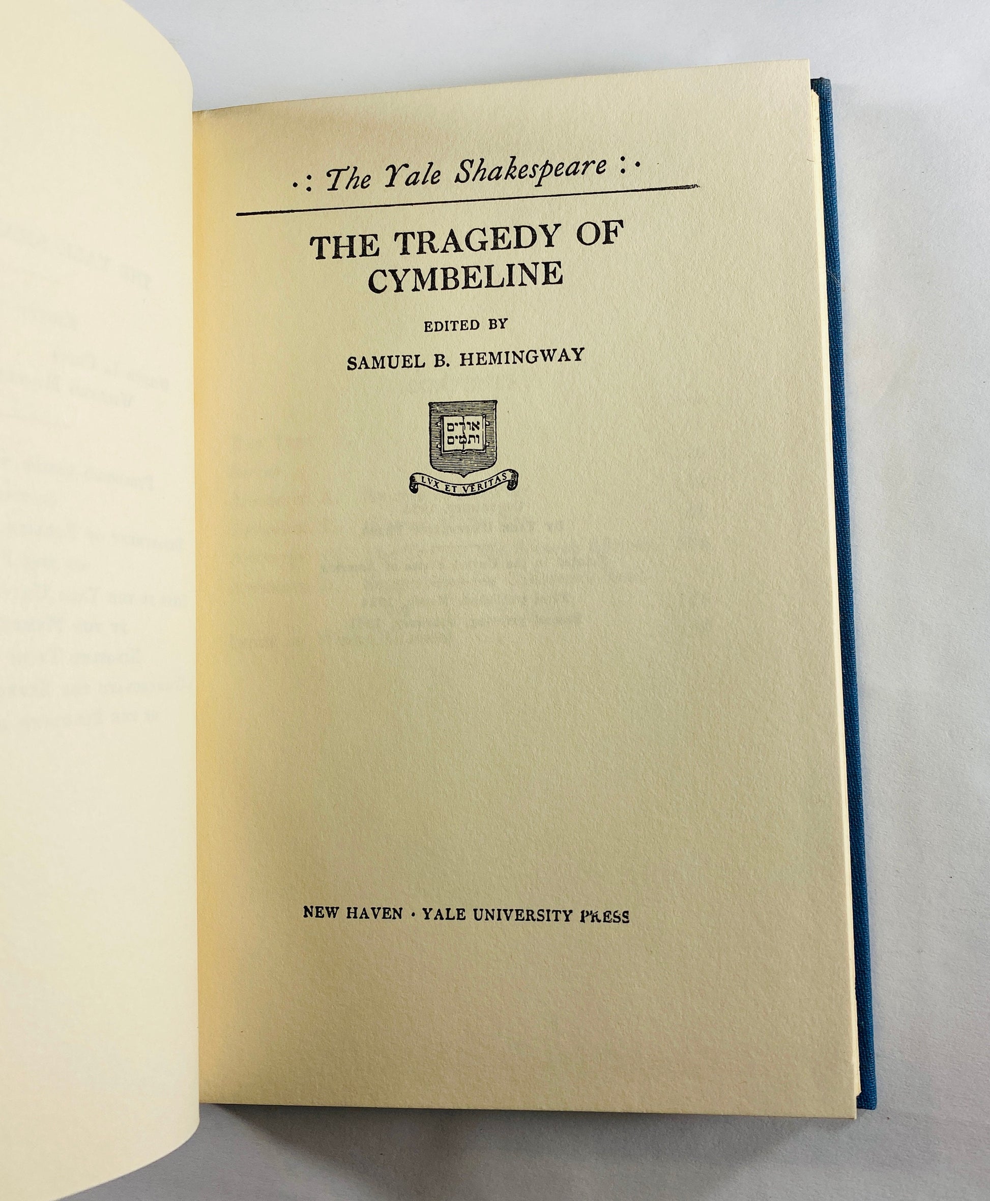 1961 Yale Shakespeare Blue book vintage books PICK ONE! Plays, poetry & sonnets King Lear Macbeth Romeo and Juliet Anthony and Cleopatra sky