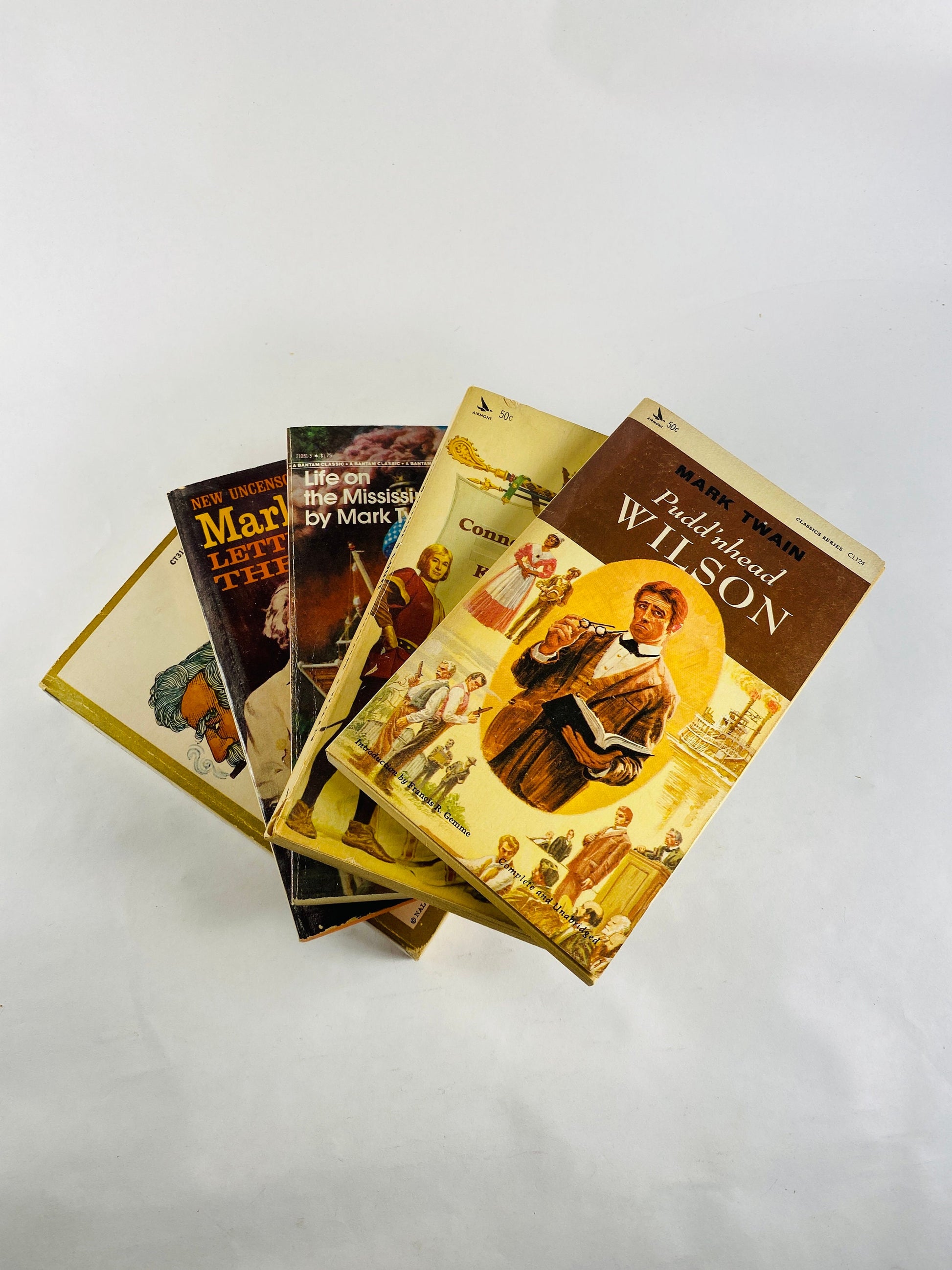 Mark Twain Vintage paperback book Innocents Abroad, Pudd'nhead Wilson, Life on Mississippi Connecticut Yankee in King Arthur Court, Letters