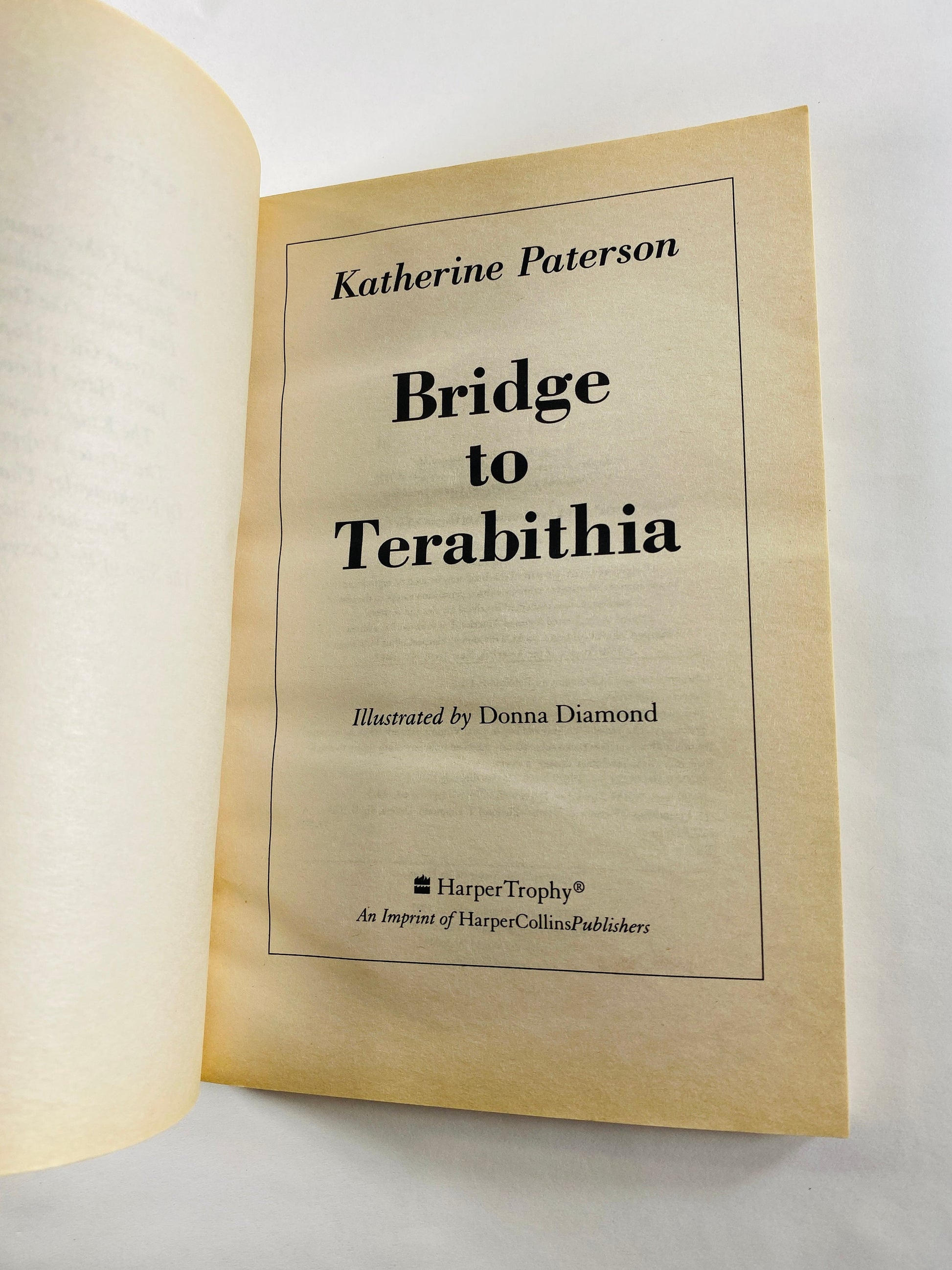 Bridge to Terabithia by Katherine Paterson Vintage paperback book about two 5th grade friends and lessons through tragedy Children's story