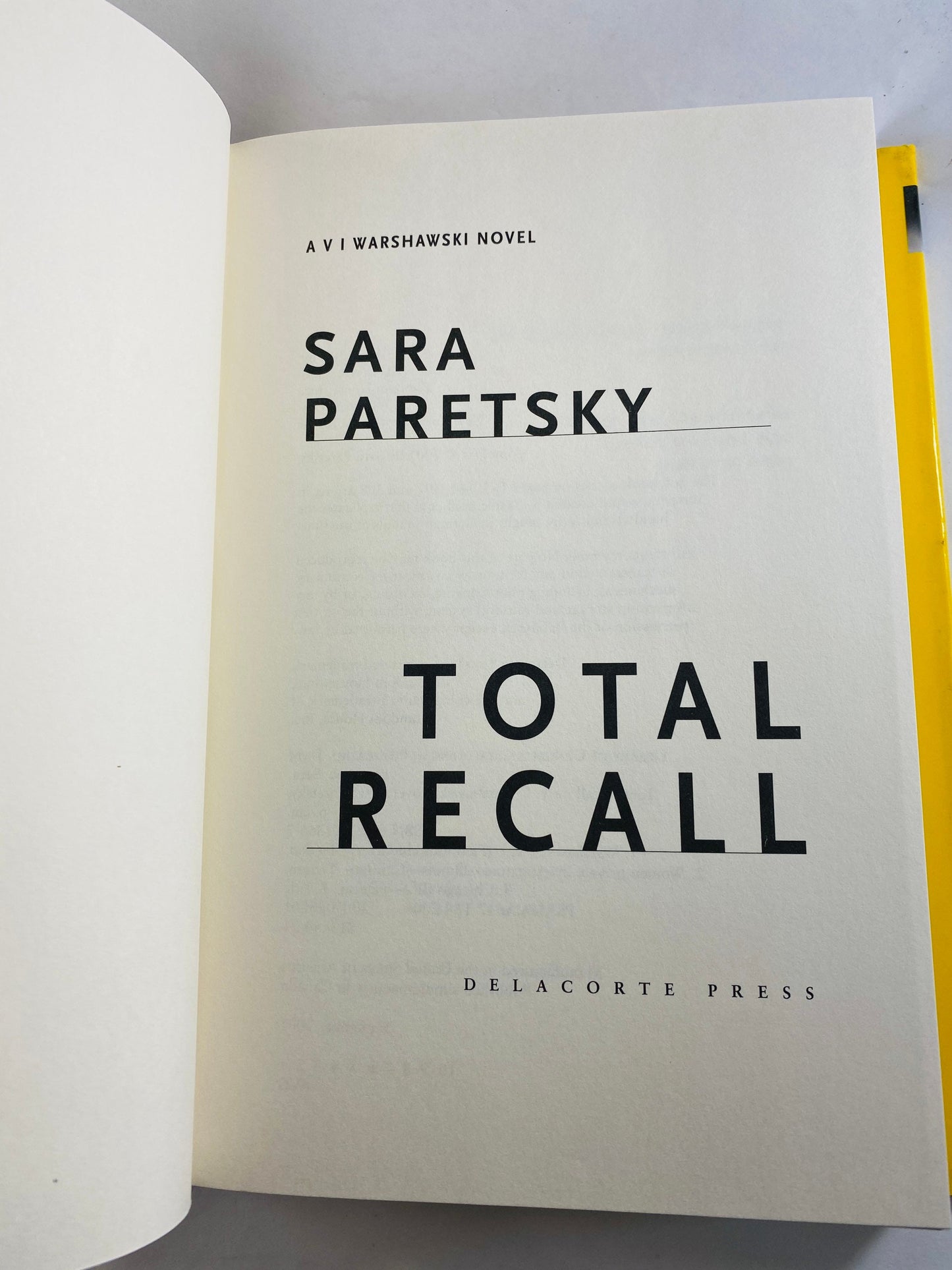 Total Recall FIRST EDITION vintage book by Sara Paretsky circa 2001 continuing the Warshawski novel series.