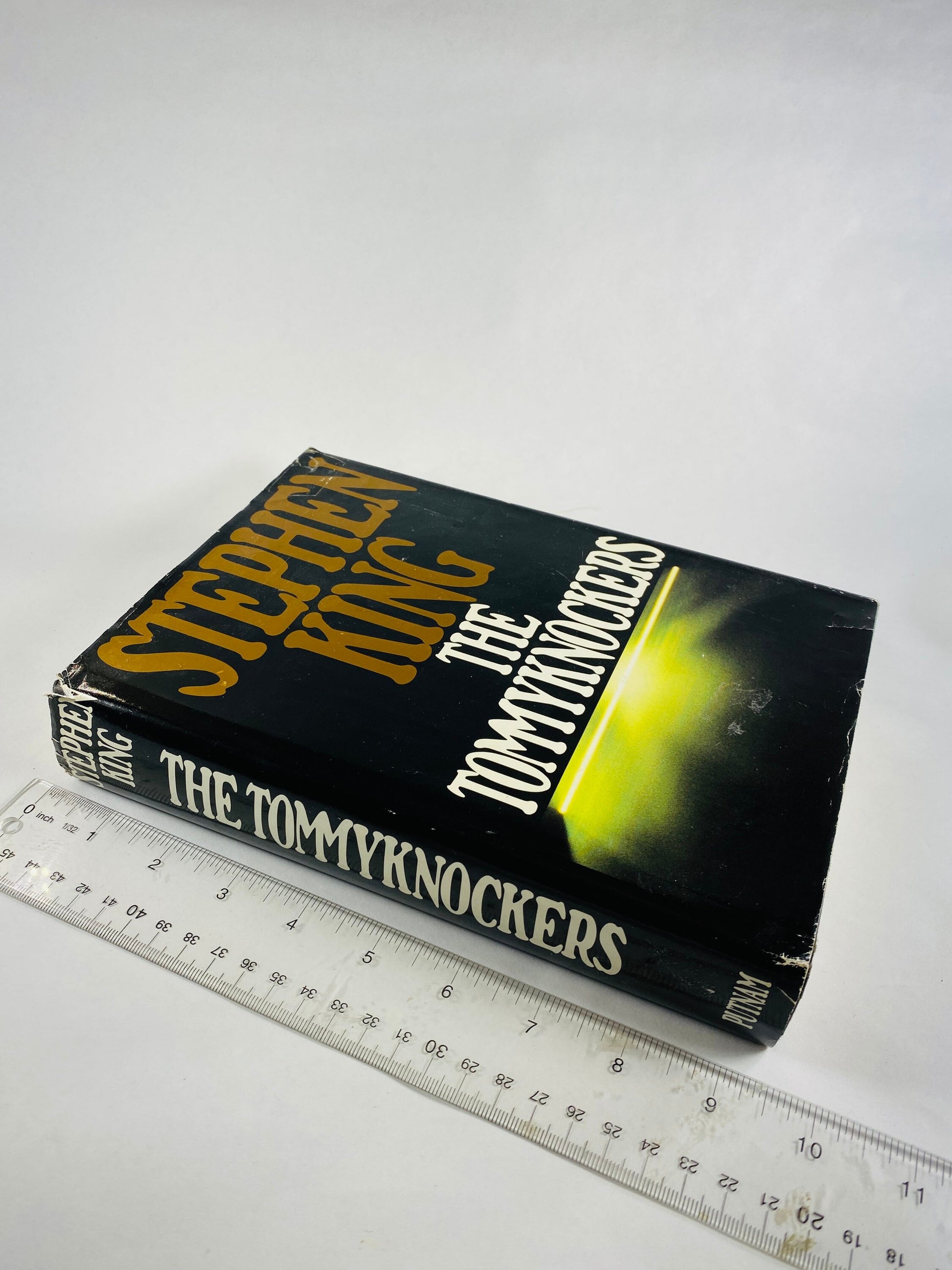 Tommyknockers FIRST EDITION vintage book by Stephen King circa 1987. Horror story about a writer in New England Hell.