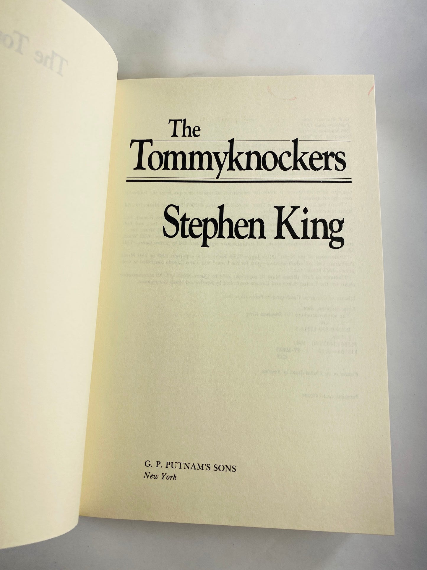 Tommyknockers FIRST EDITION vintage book by Stephen King circa 1987. Horror story about a writer in New England Hell.