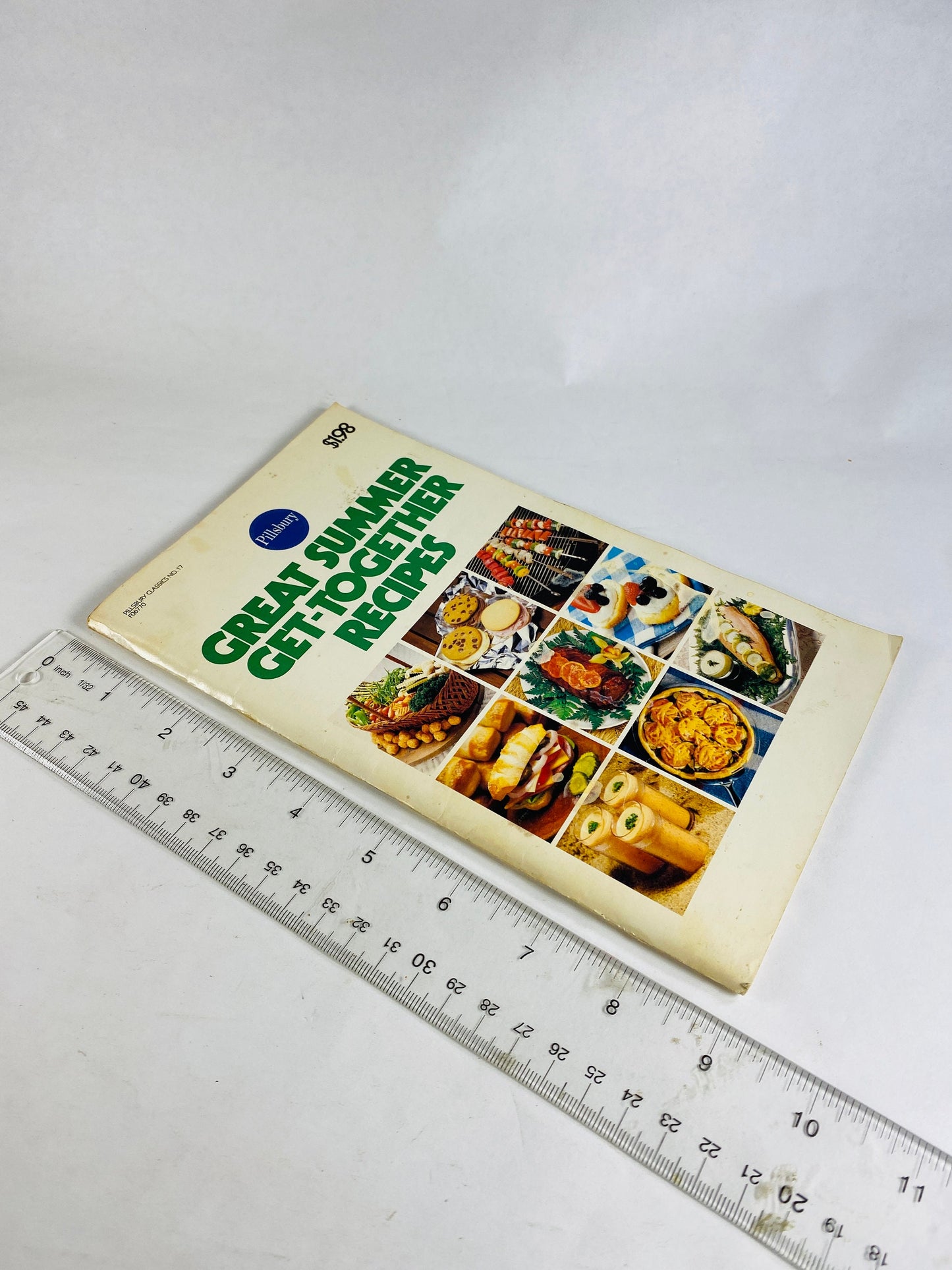 Pillsbury Vintage Summer Picnic Recipe cookbook booklet circa 1982. Texas BBQ, Cocktail Appetizers, Garden Receptions, Tailgate, Patio Luau