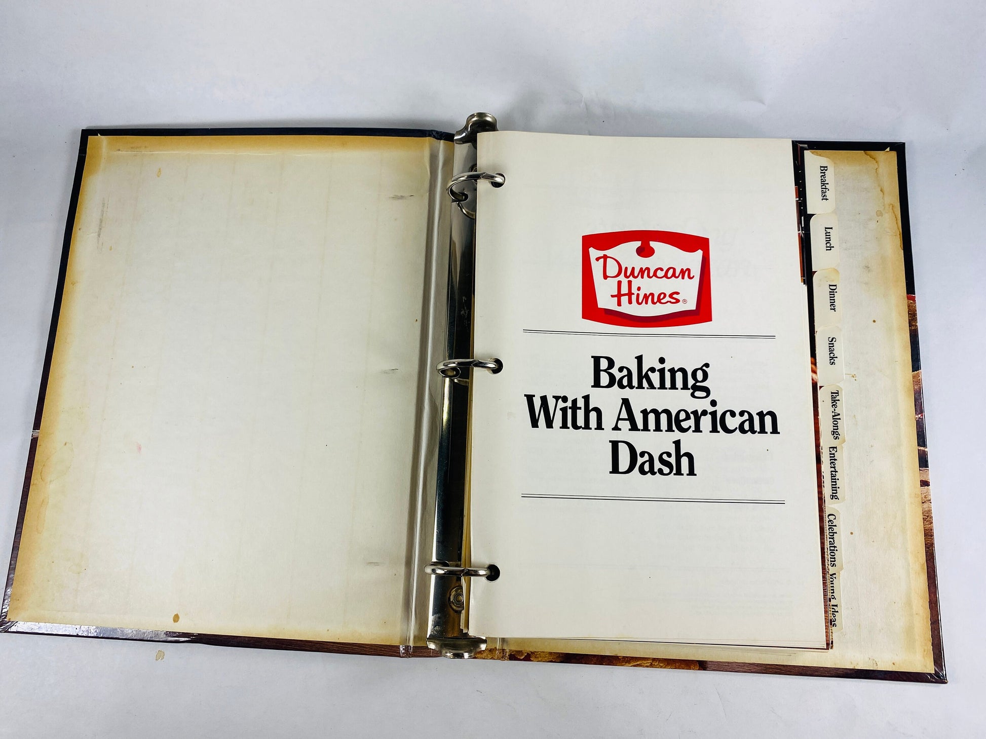 Duncan Hines Cookbook Baking Recipes EARLY PRINTING vintage 1982 binder Cheese Cake, Pound Cake, Coconut Rings, Tortes, Fruit Cake, desserts