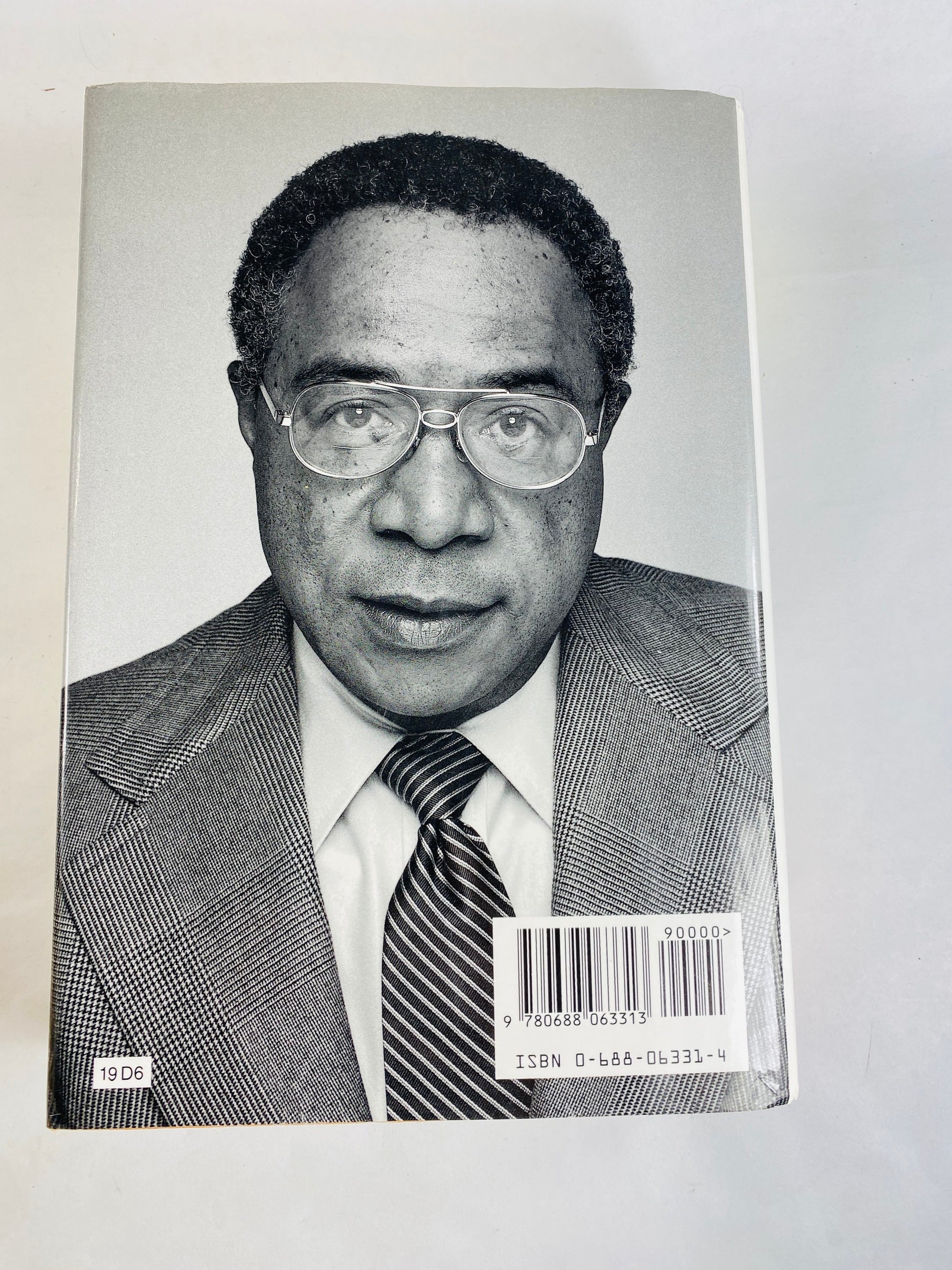 Queen Vintage book by Alex Haley, author of RootsCollectible piece of important literature with dust jacket circa 1992.