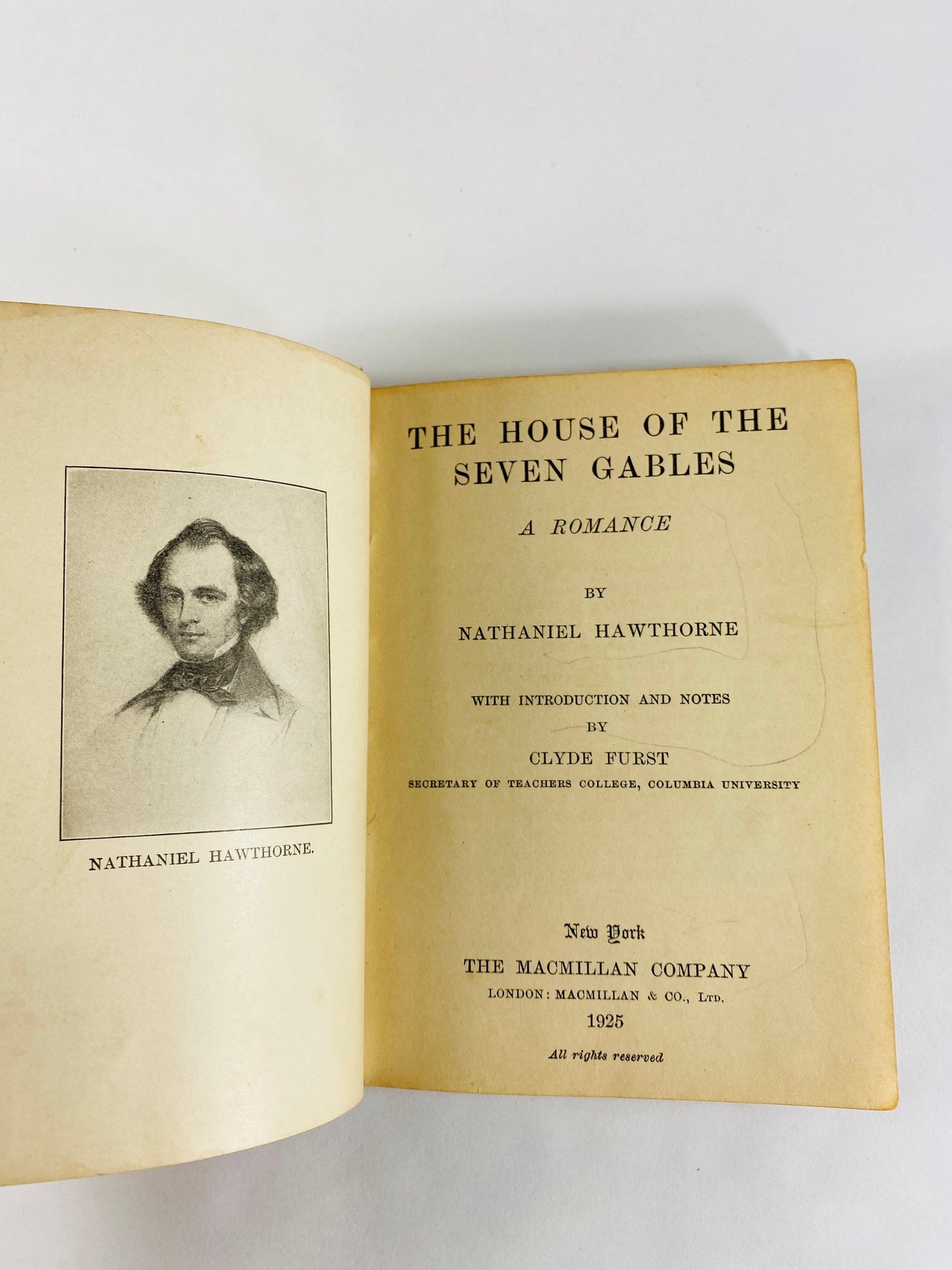 House of Seven Gables circa 1925 vintage book by Nathaniel Hawthorne. Supernatural & witchcraft Antique. Poor Condition