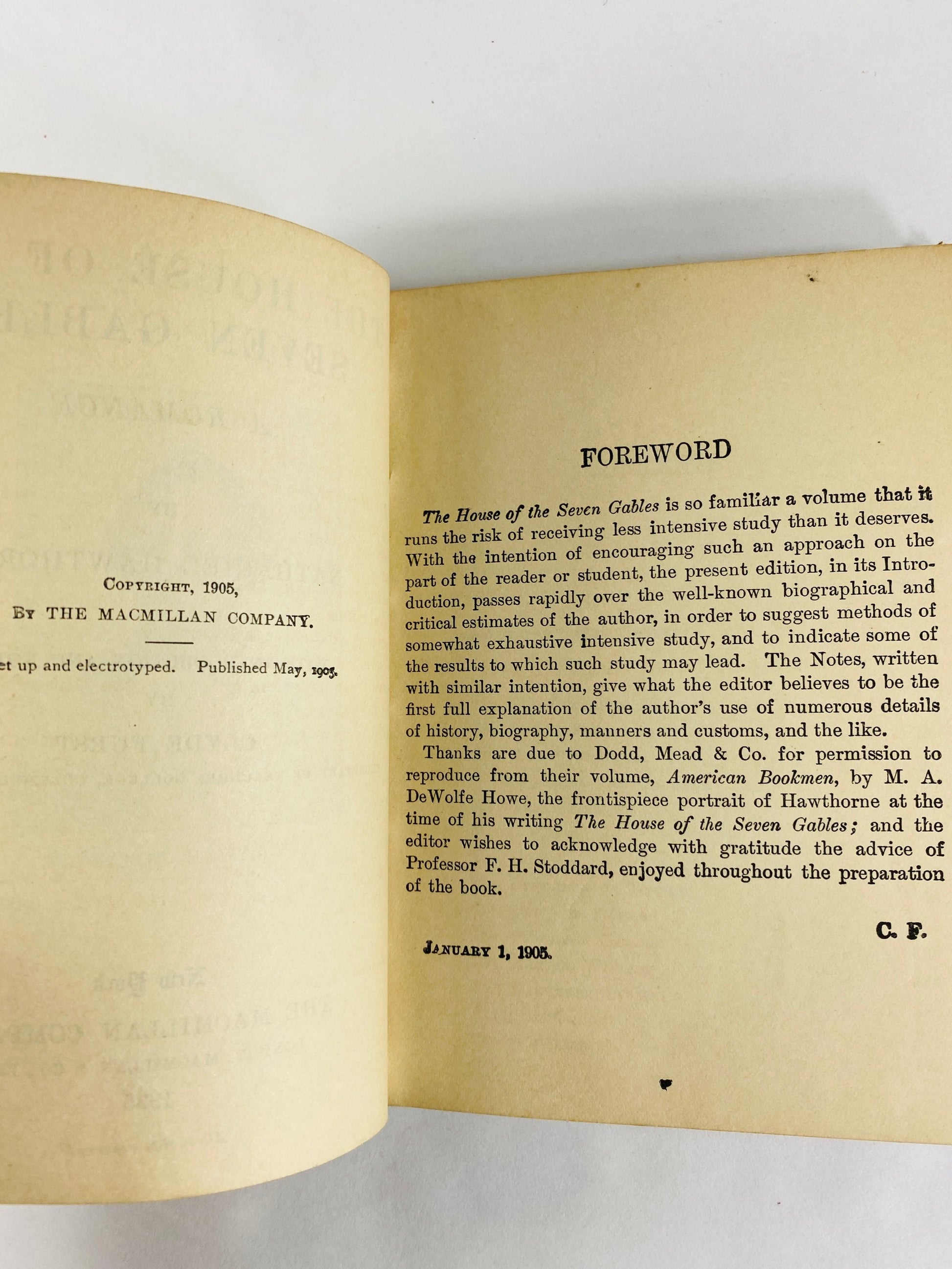 House of Seven Gables circa 1925 vintage book by Nathaniel Hawthorne. Supernatural & witchcraft Antique. Poor Condition