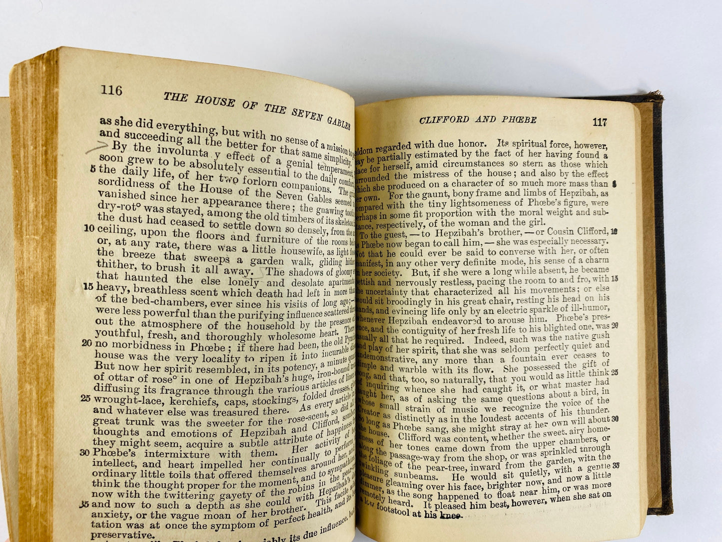 House of Seven Gables circa 1925 vintage book by Nathaniel Hawthorne. Supernatural & witchcraft Antique. Poor Condition