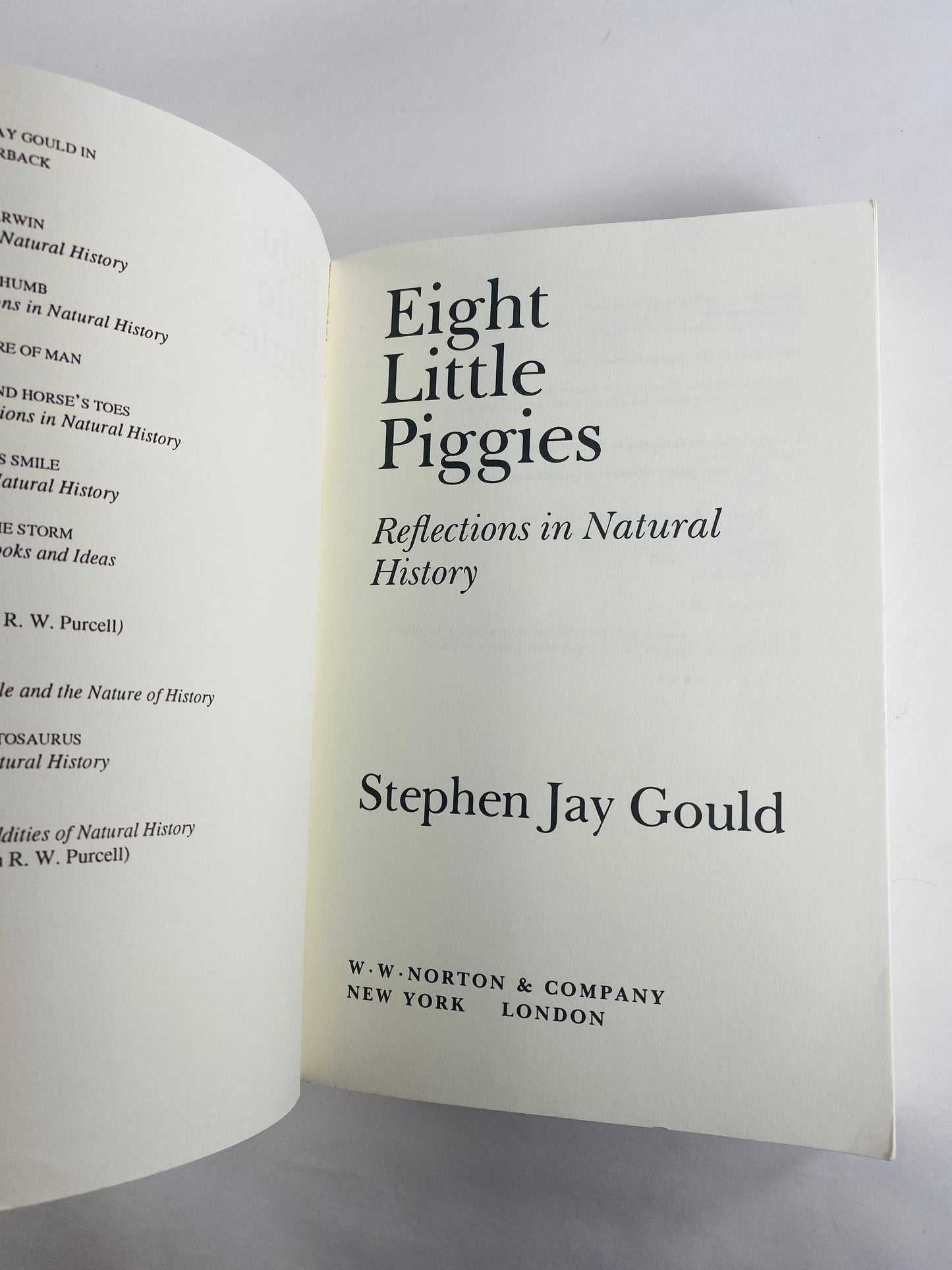 Eight Little Piggies vintage paperback book by Stephen Jay Gould circa 1995. Reflections in Natural History