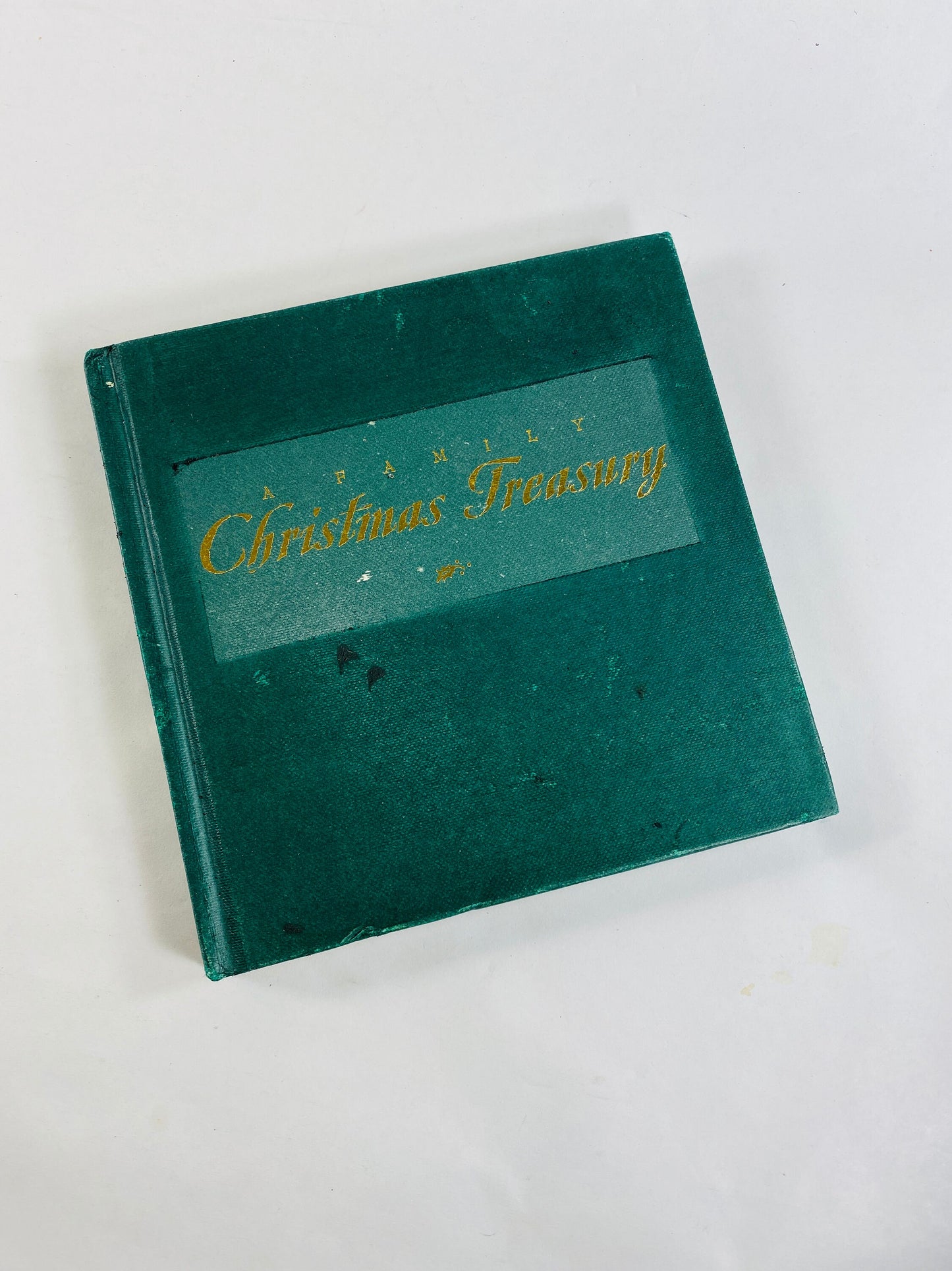 Family Christmas Treasury vintage book by Adrian Rogers illustrated by Thomas Kinkade small green cloth holiday decor Christian Jesus virtue