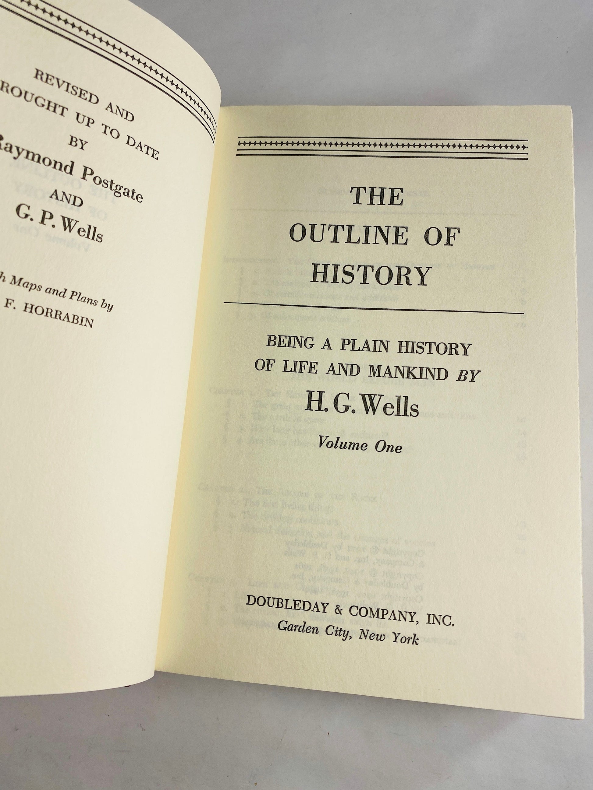 1971 Outline of History by HG Wells Vintage red book Being a Plain History of Life and Mankind volume 1 Whole Story of Man Home office decor