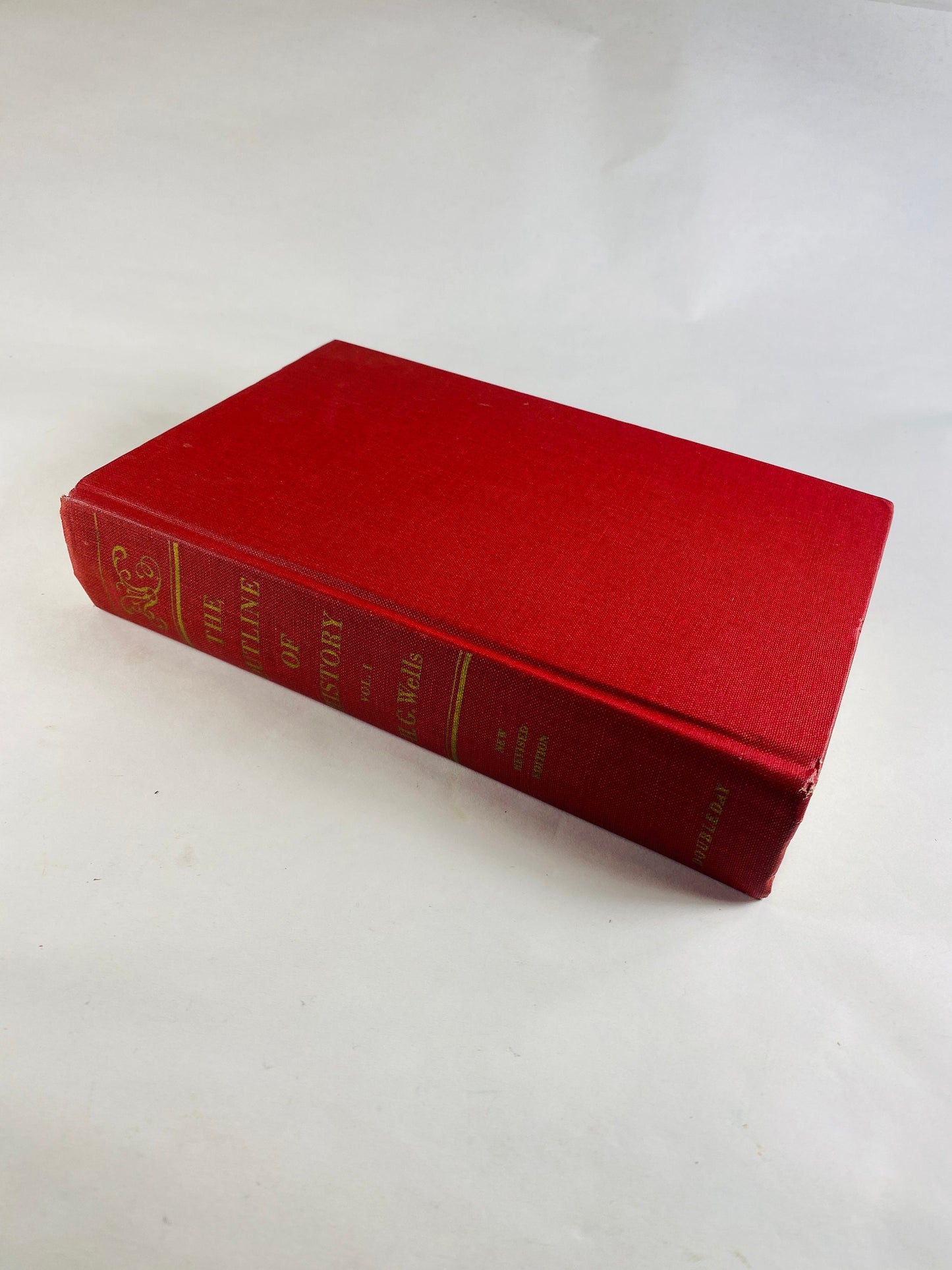 1971 Outline of History by HG Wells Vintage red book Being a Plain History of Life and Mankind volume 1 Whole Story of Man Home office decor