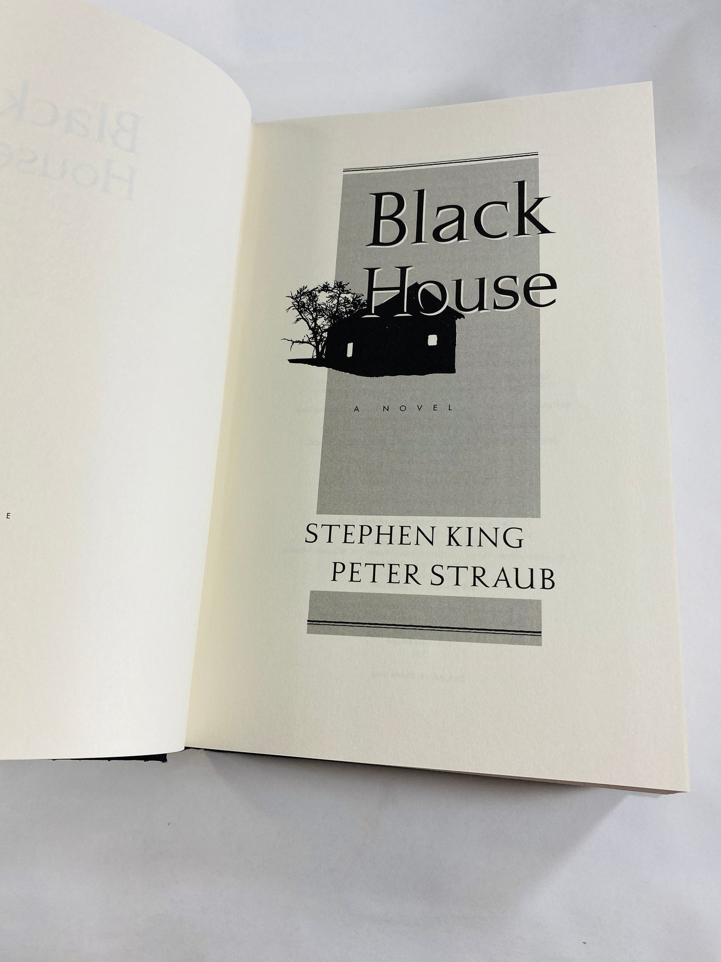 Black House by Stephen King Peter Straub vintage book circa 2001 about a boy who traveled to a parallel universe to save his mother