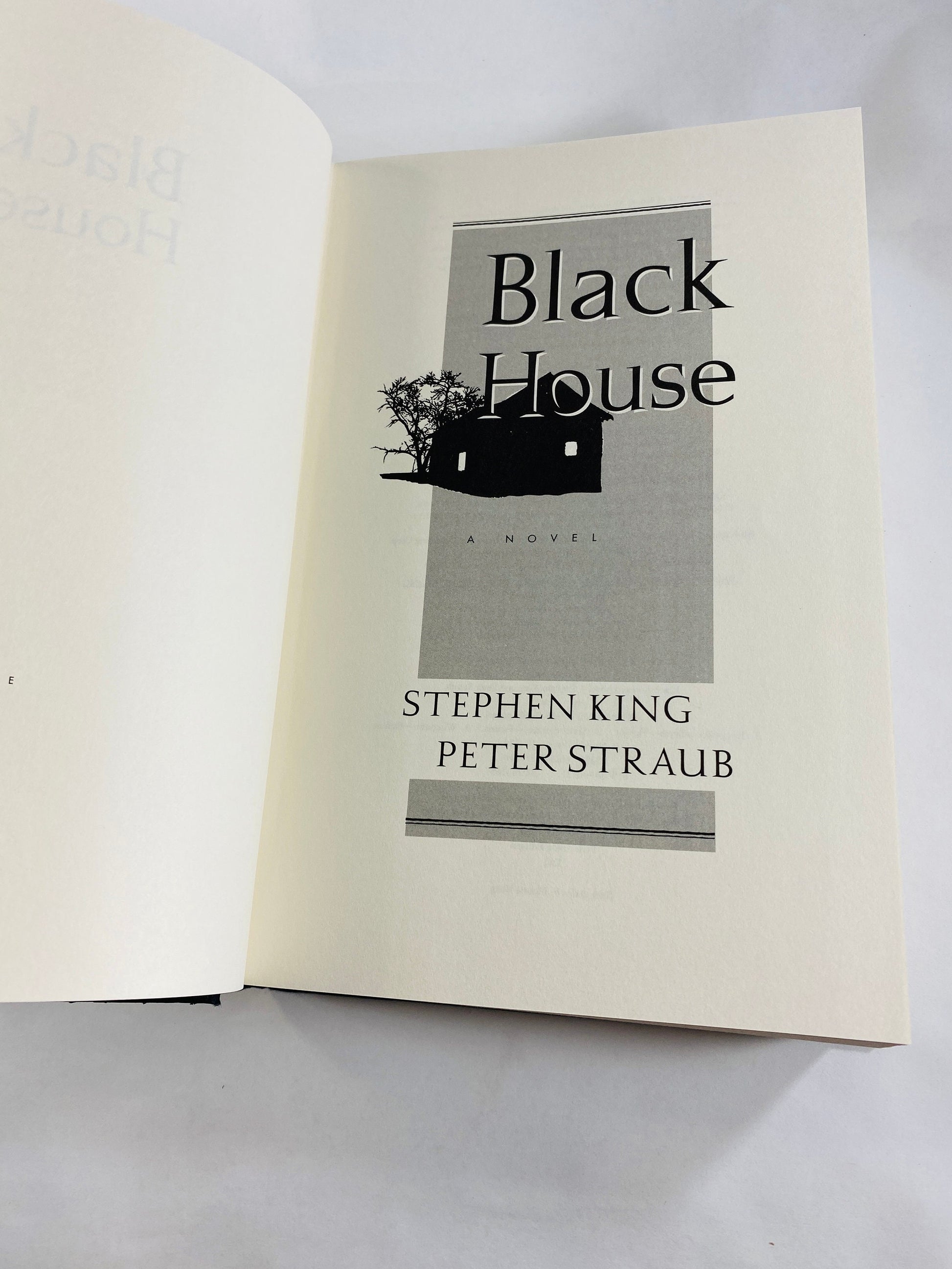 Black House by Stephen King Peter Straub vintage book circa 2001 about a boy who traveled to a parallel universe to save his mother