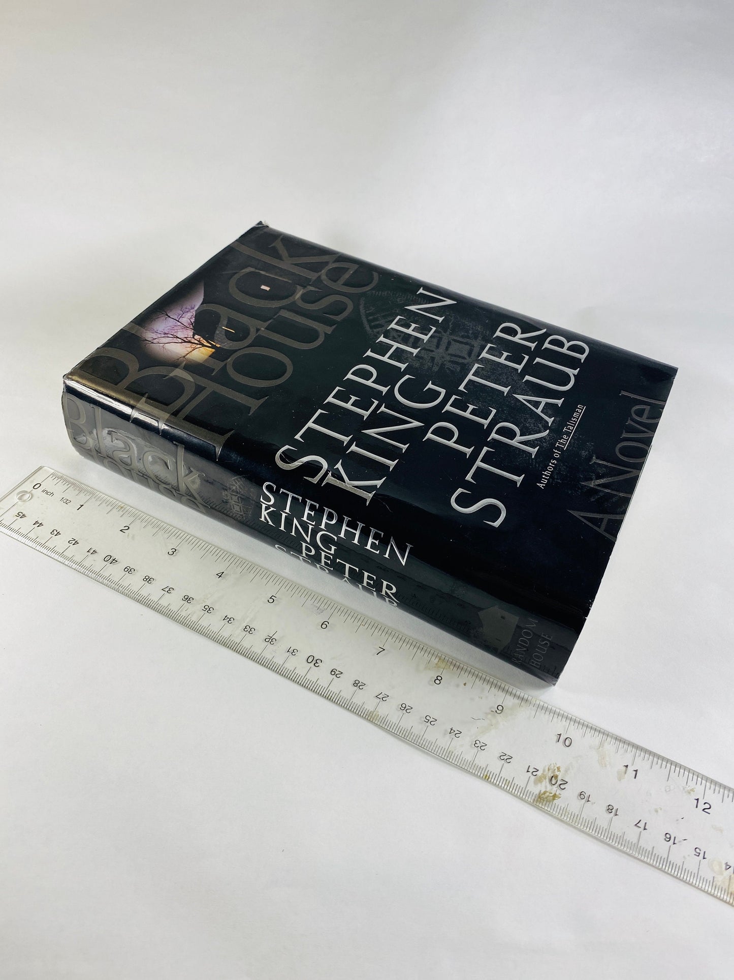 Black House by Stephen King Peter Straub vintage book circa 2001 about a boy who traveled to a parallel universe to save his mother